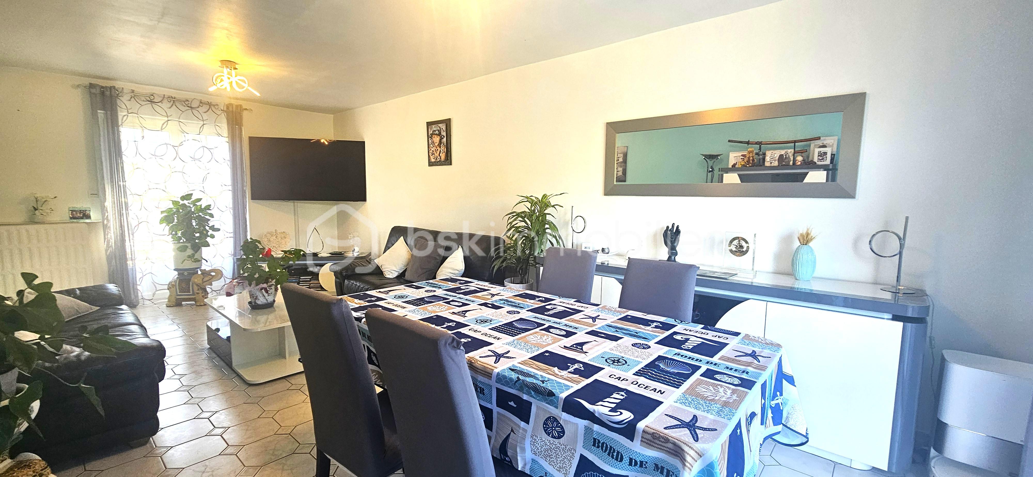 Maison de 102 m² - salon 1 lum.jpg
