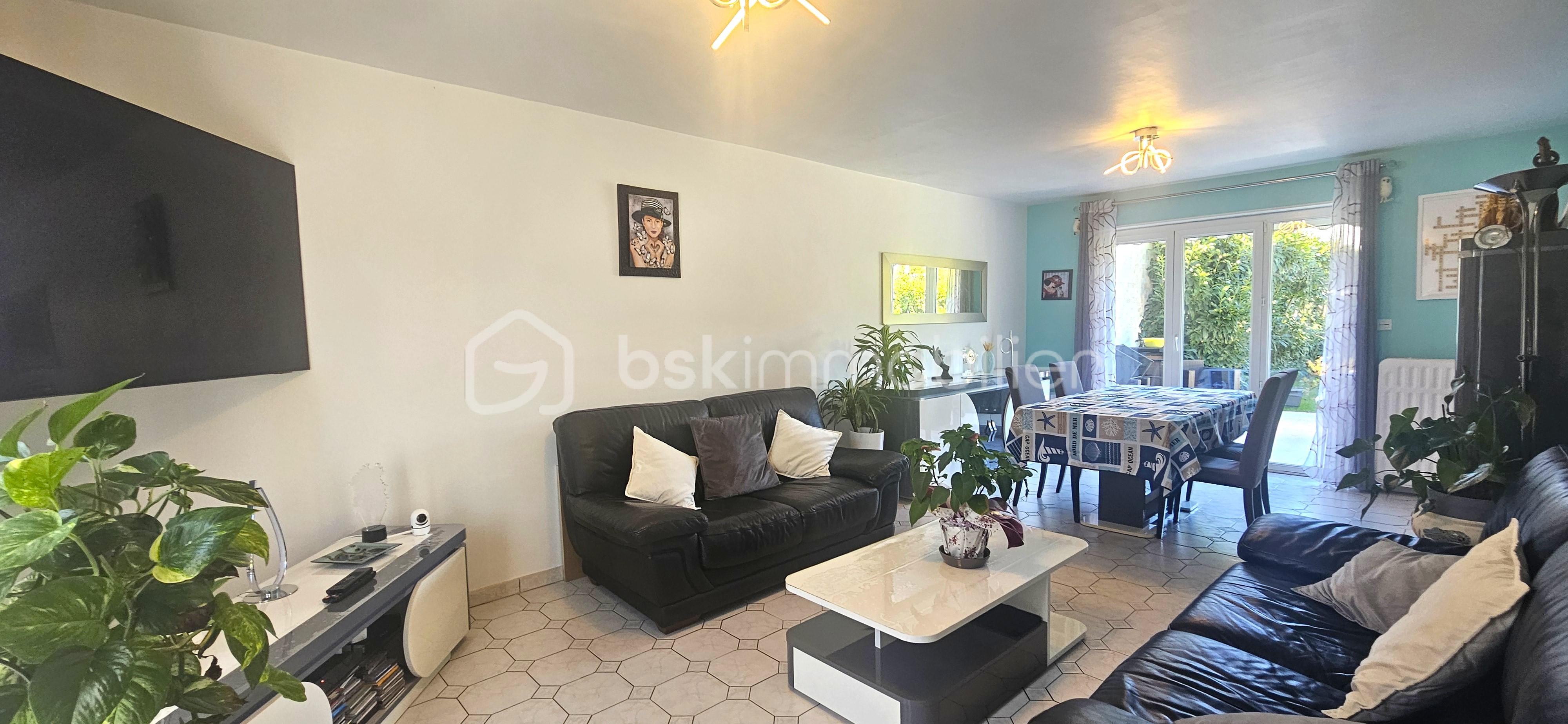 Maison de 102 m² - salon 2 lum.jpg