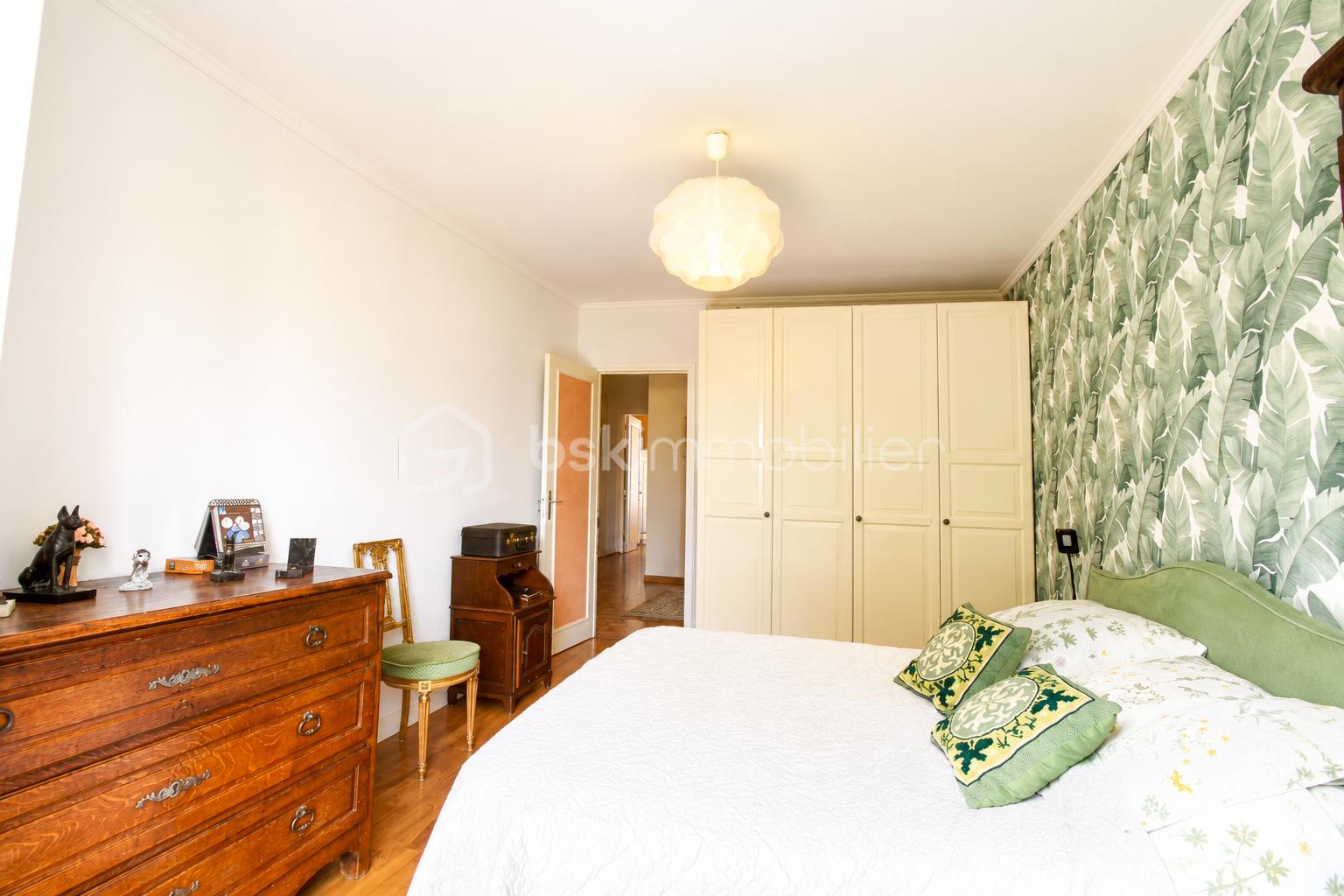 Chambre chaleureuse aux accents botaniques.png