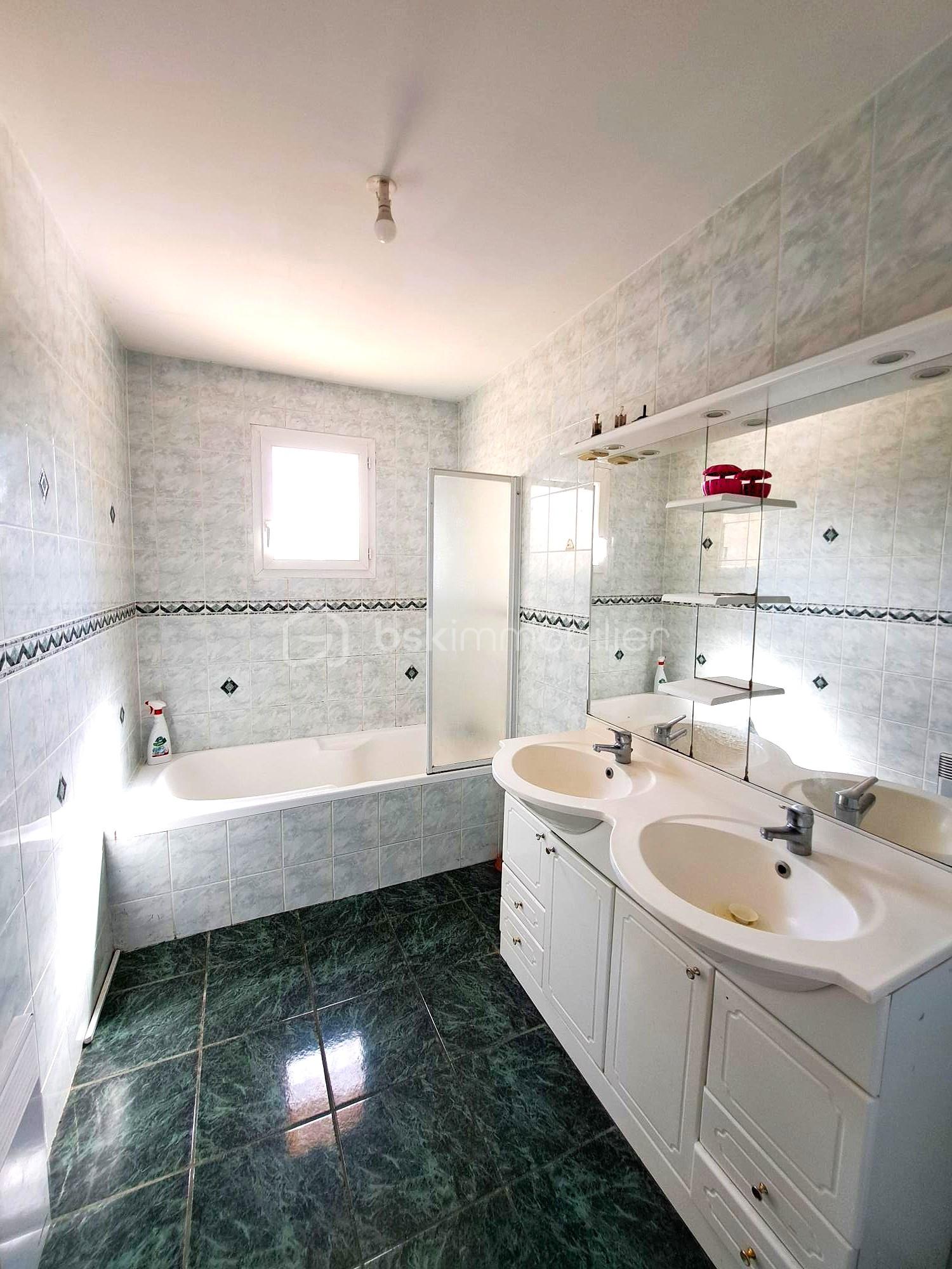 salle de bain la tour  eclaircie.jpg