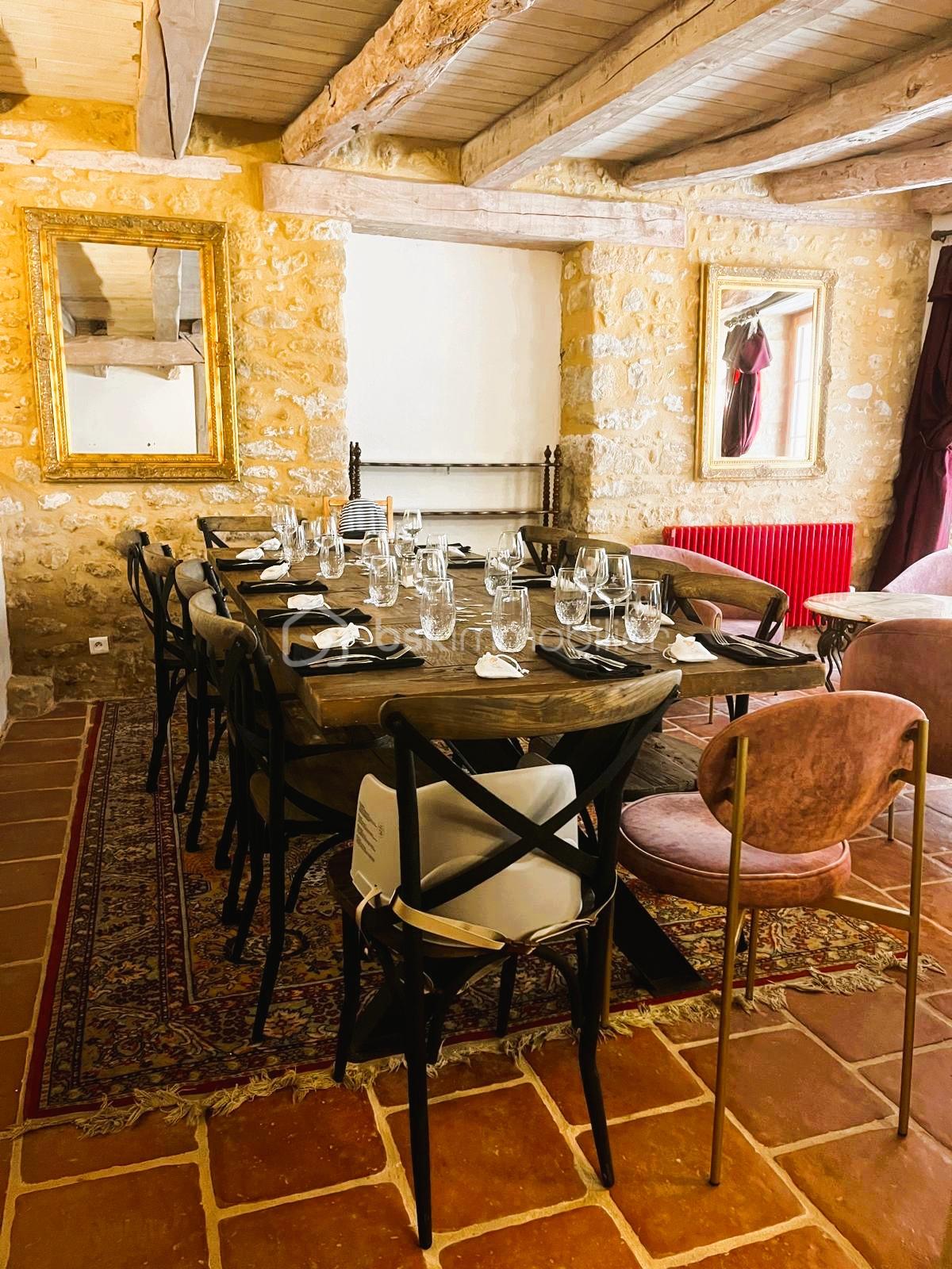 Local commercial de 779 m² - grand salon 3.jpg