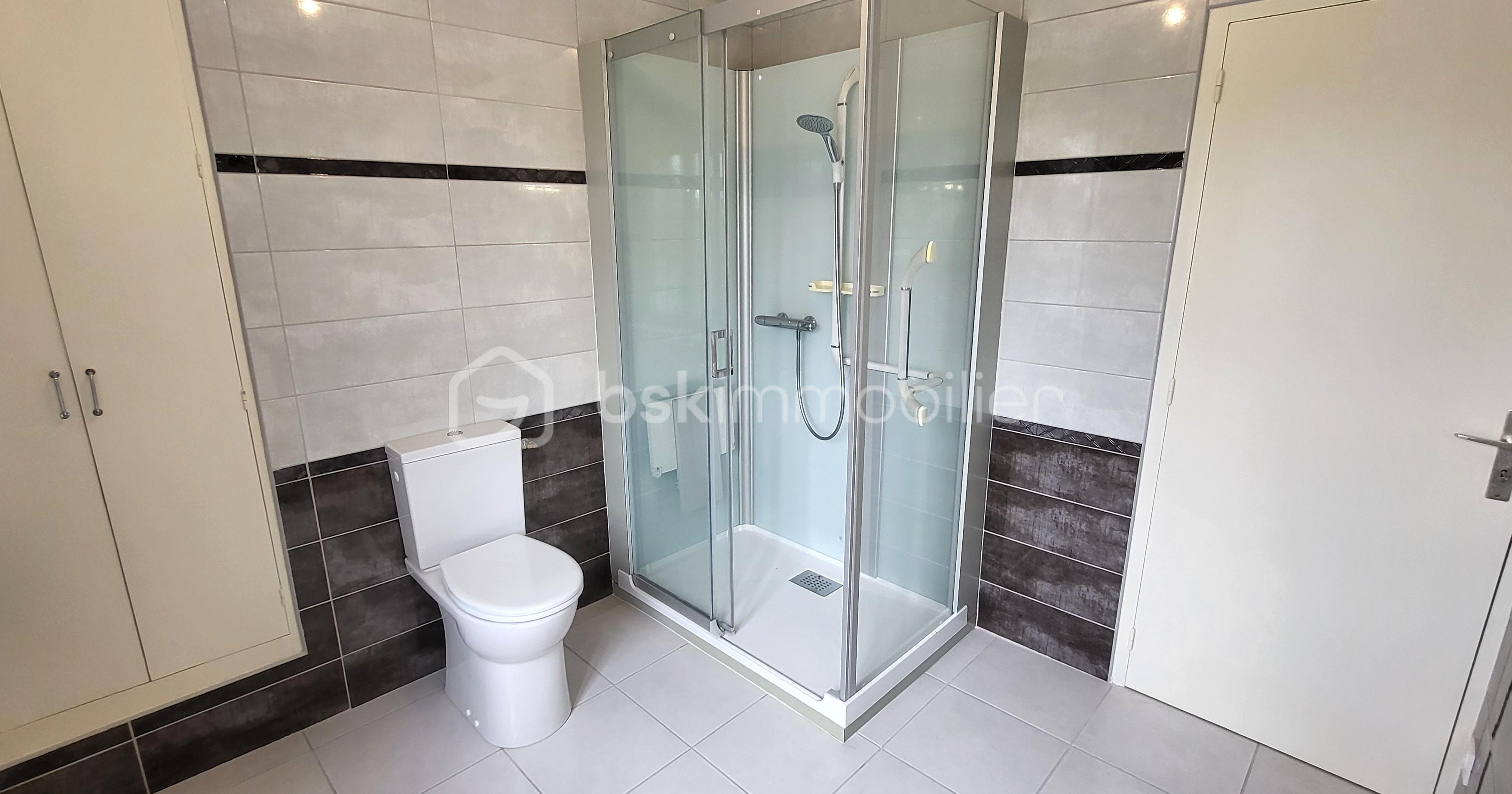 Maison de village de 92 m² - G rue froide sdb étage 2.jpg