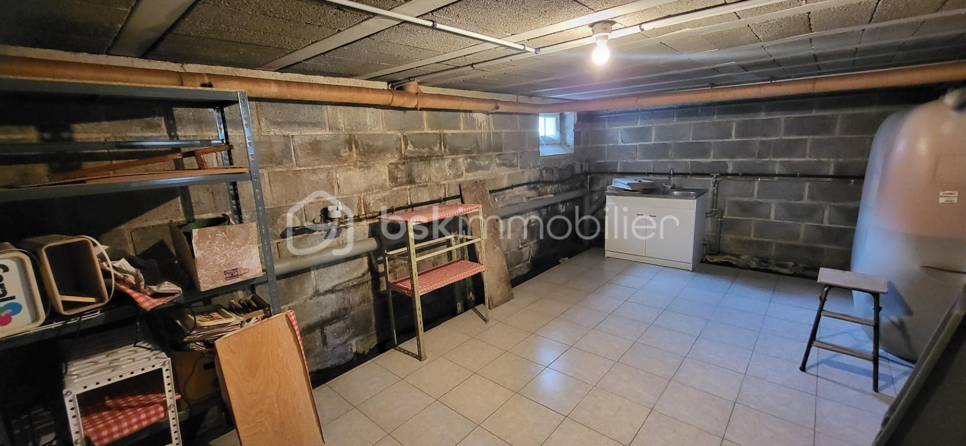 Maison de village de 92 m² - G rue froide cave chaufferie cuve.jpg