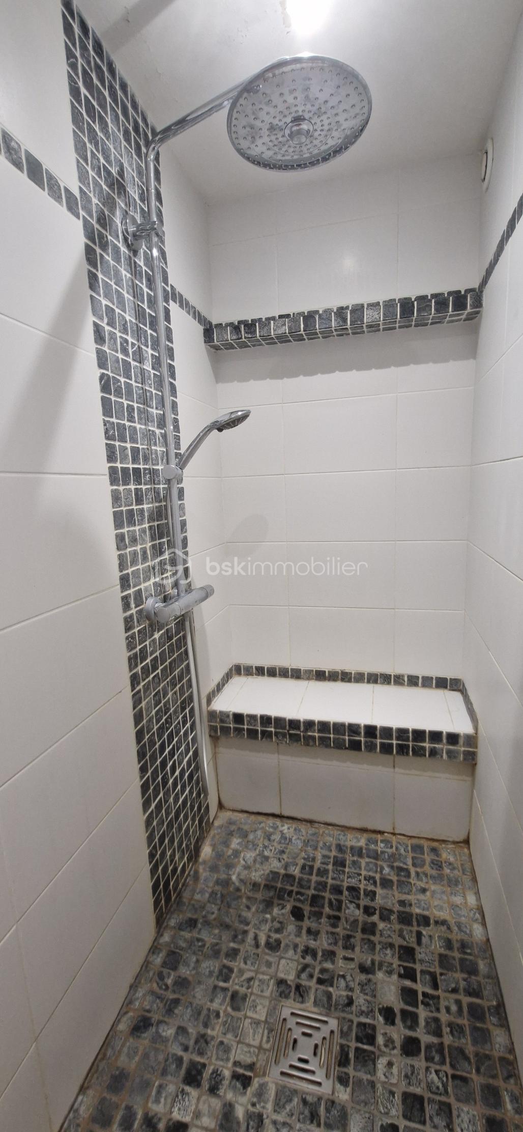 Appartement de 90 m² - DOUCHE.jpg