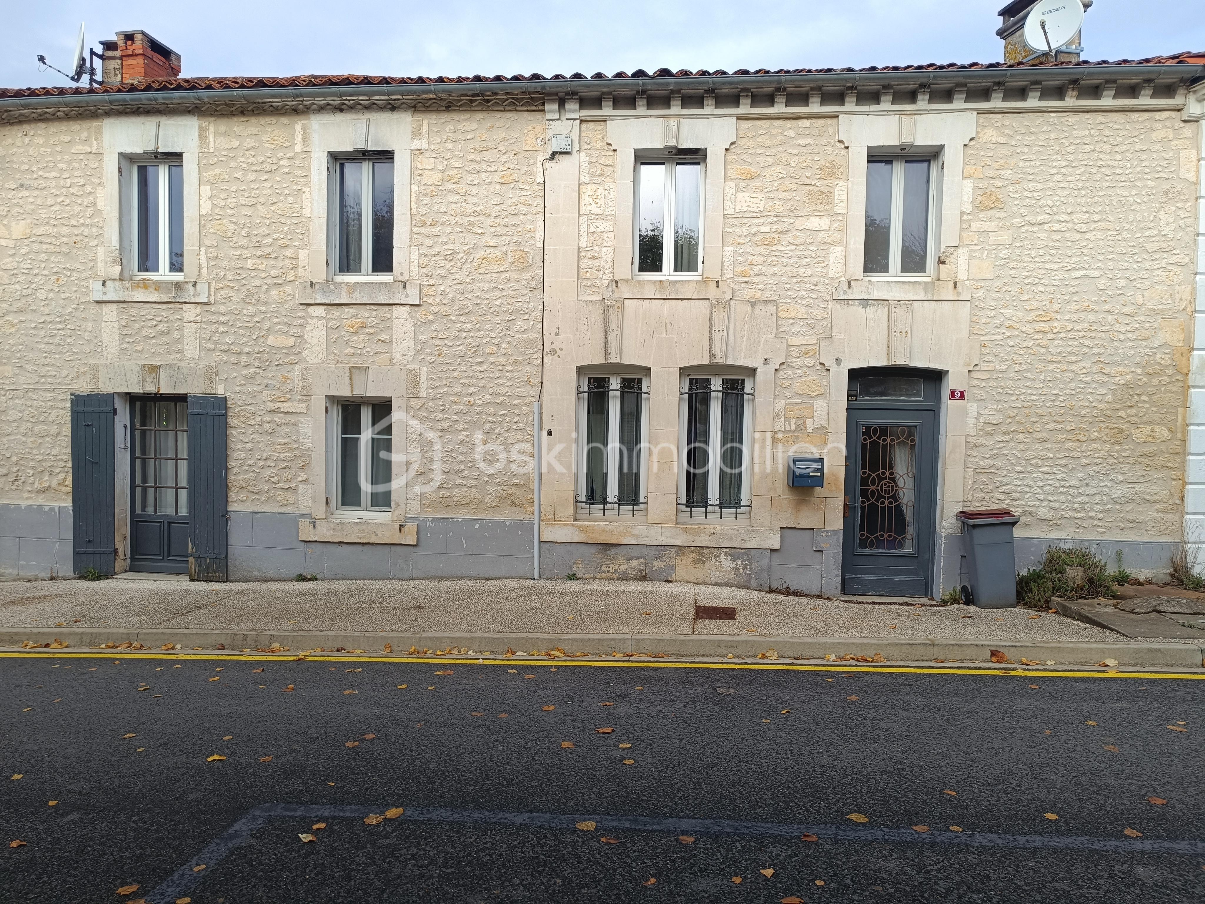 Maison 5 pièces 151 m² · à Saint-Maigrin · 151 m² · 174 700 €