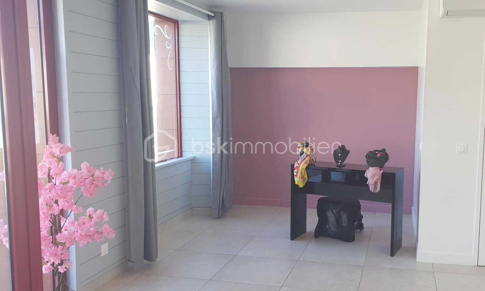 Local d activites de 84 m²