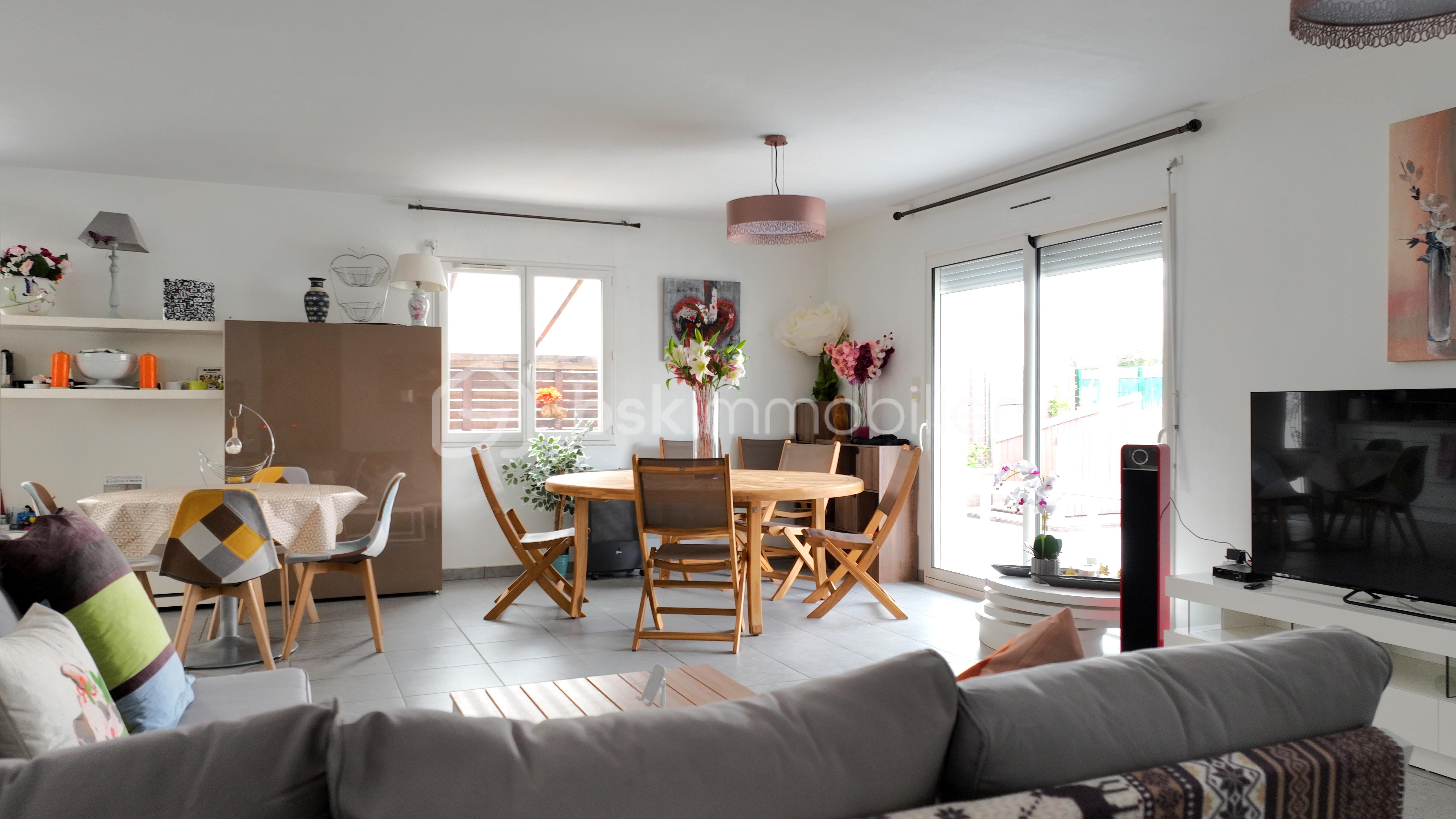 Maison de 105 m² - SEJOUR 1.jpg