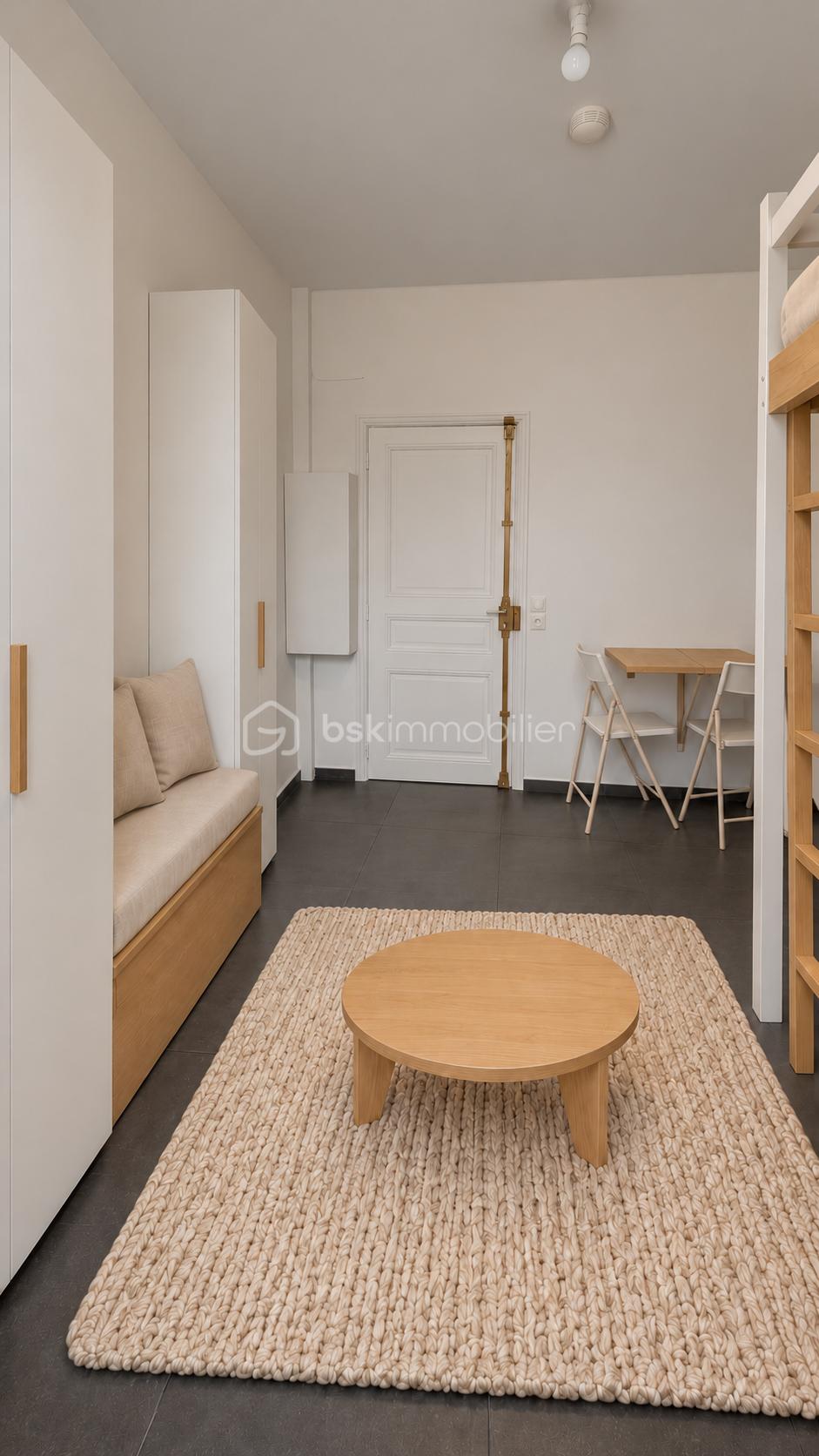 CAROLINE-ALLIONE-LA-GARENNE-COLOMBES-STUDIO-VUE PORTE-IA.png
