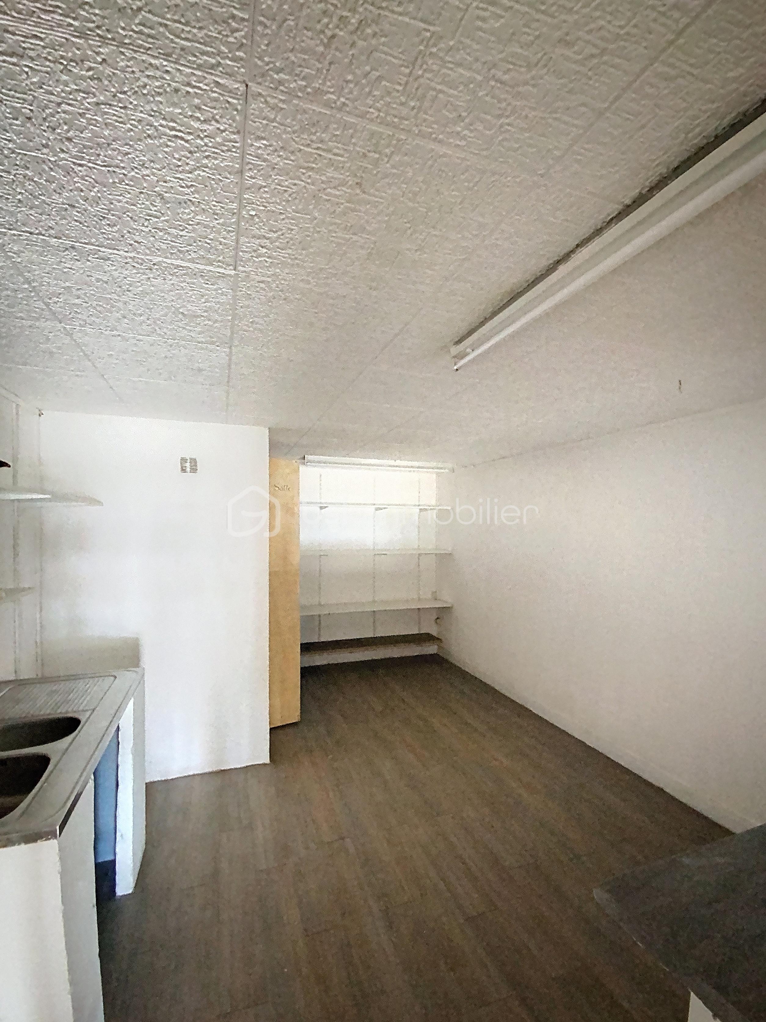 Local d activites de 45,14 m² - friperie_00003.jpg