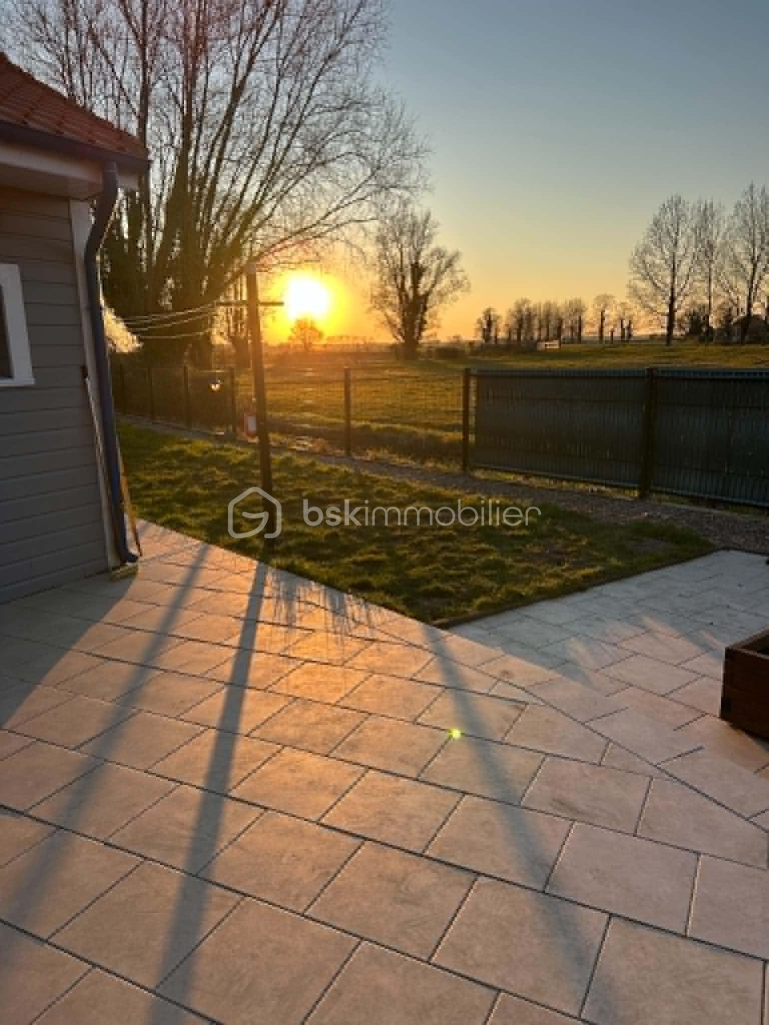 Extérieur coucher du soleil.jfif