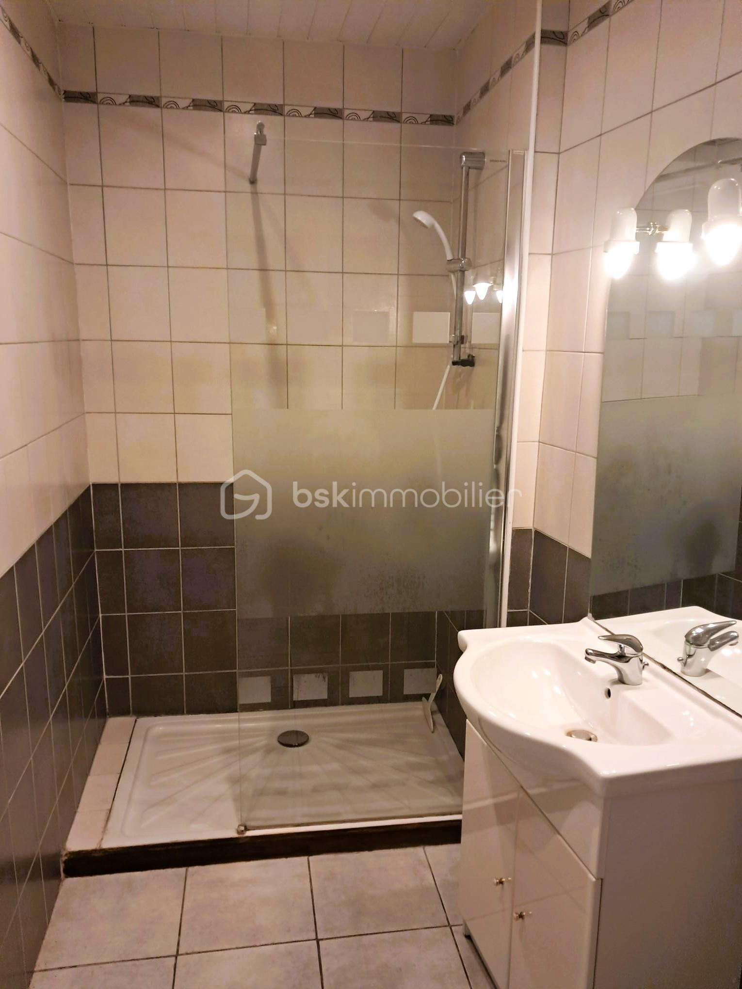 Maison de ville de 119 m² - 16 - sdb haut 2.jpg