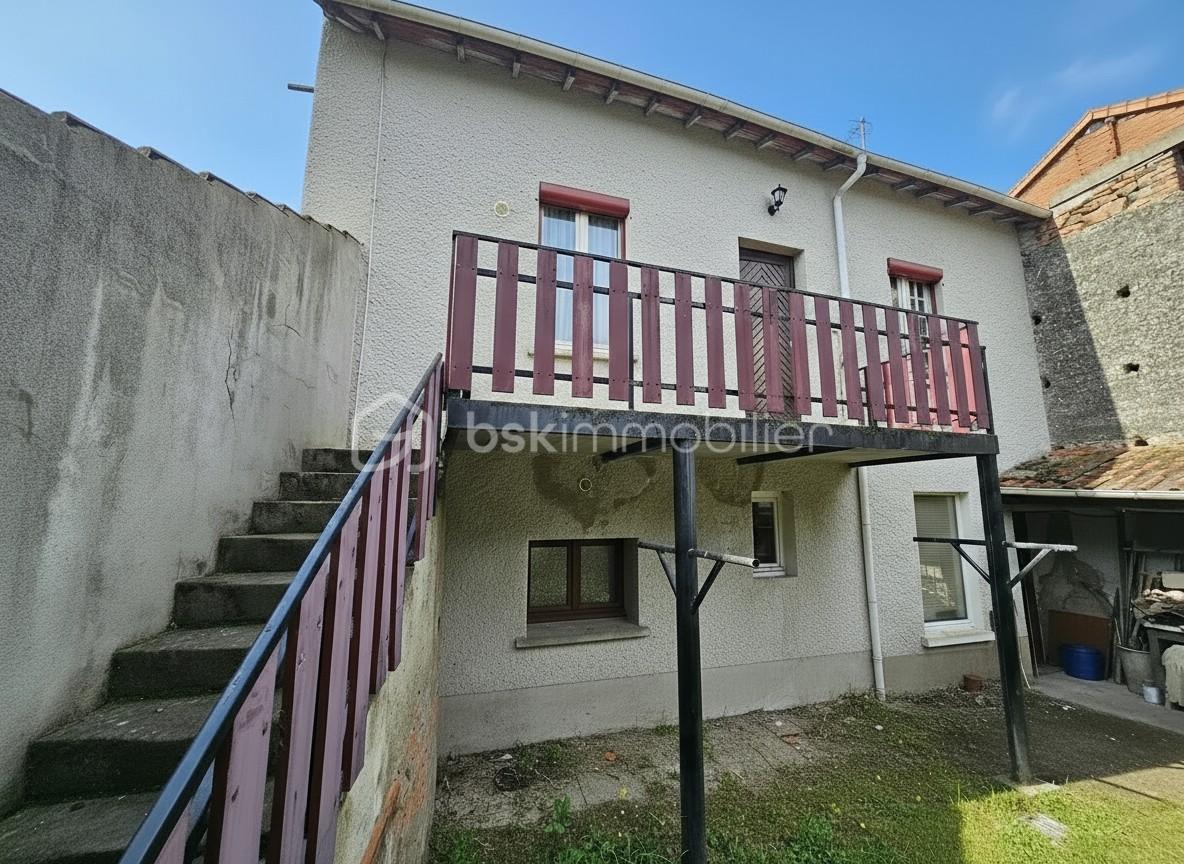 Maison de ville de 75 m² - generated_cour.jpg