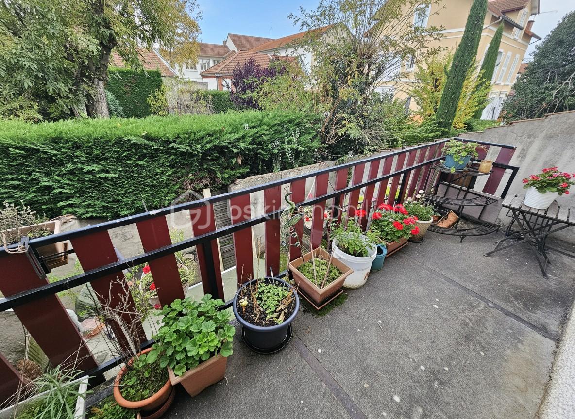 Maison de ville de 75 m² - generated_balcon.jpg