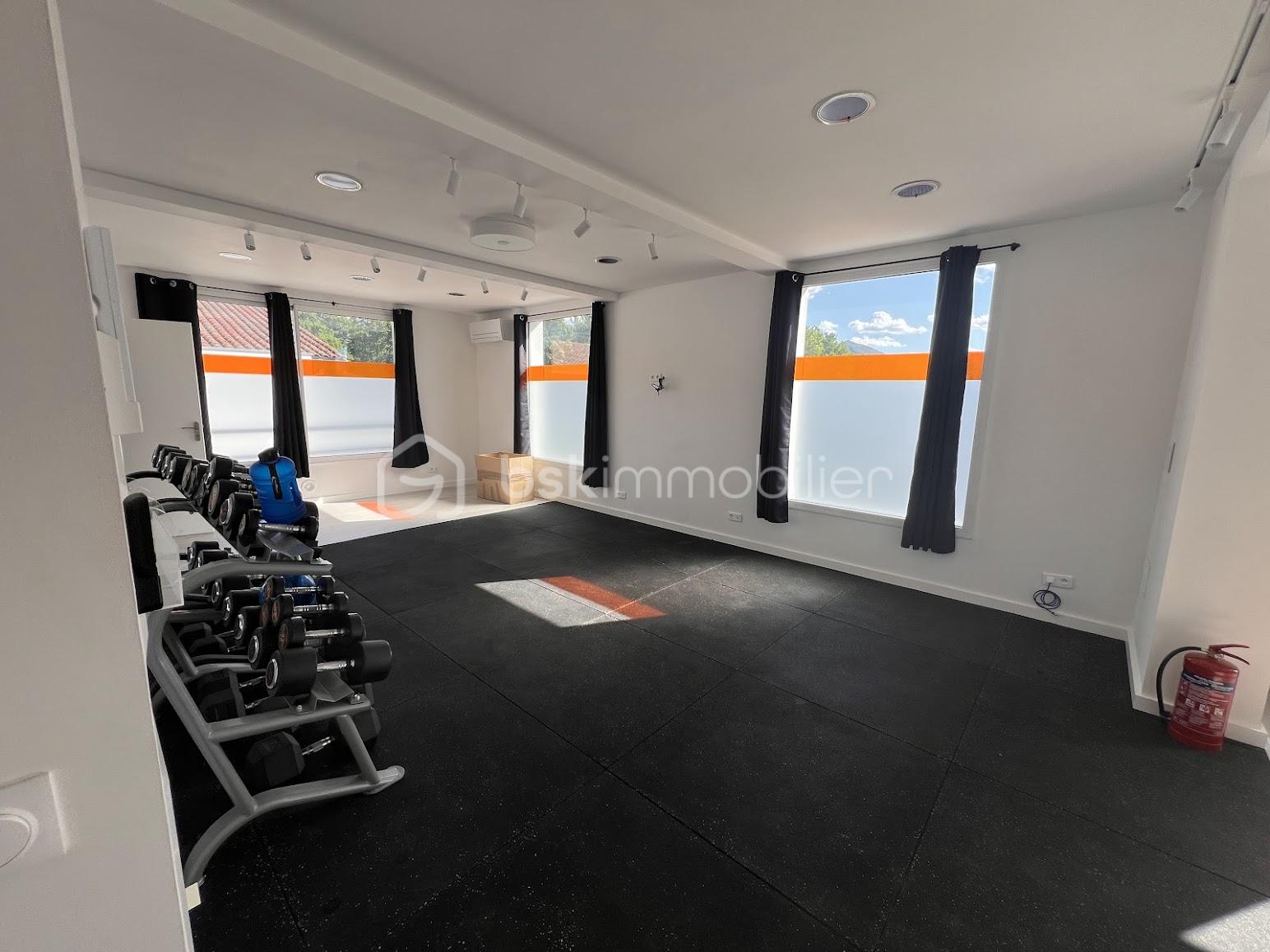 Local d activites de 99,18 m²