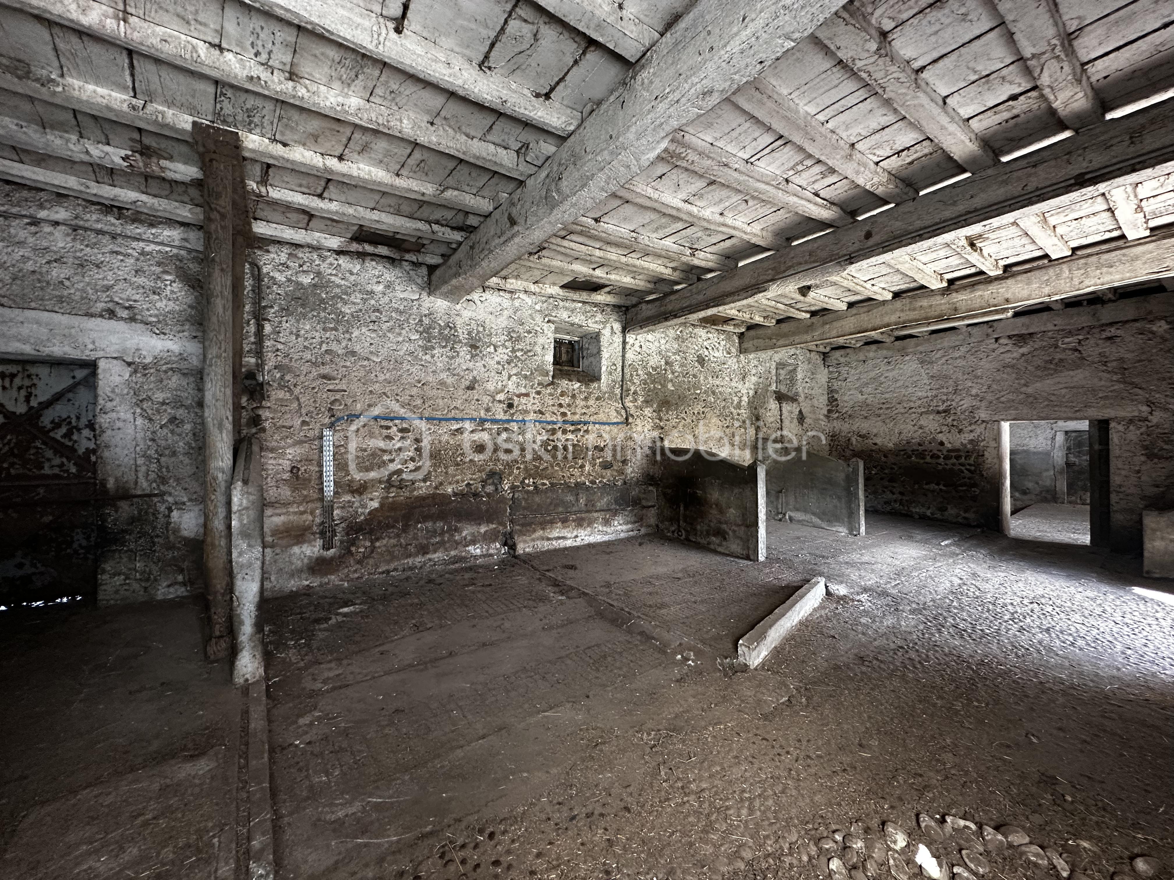 Grange de 277 m² - 7E644EB4-C584-4CD7-84F8-FD973E4A8010 2.JPG