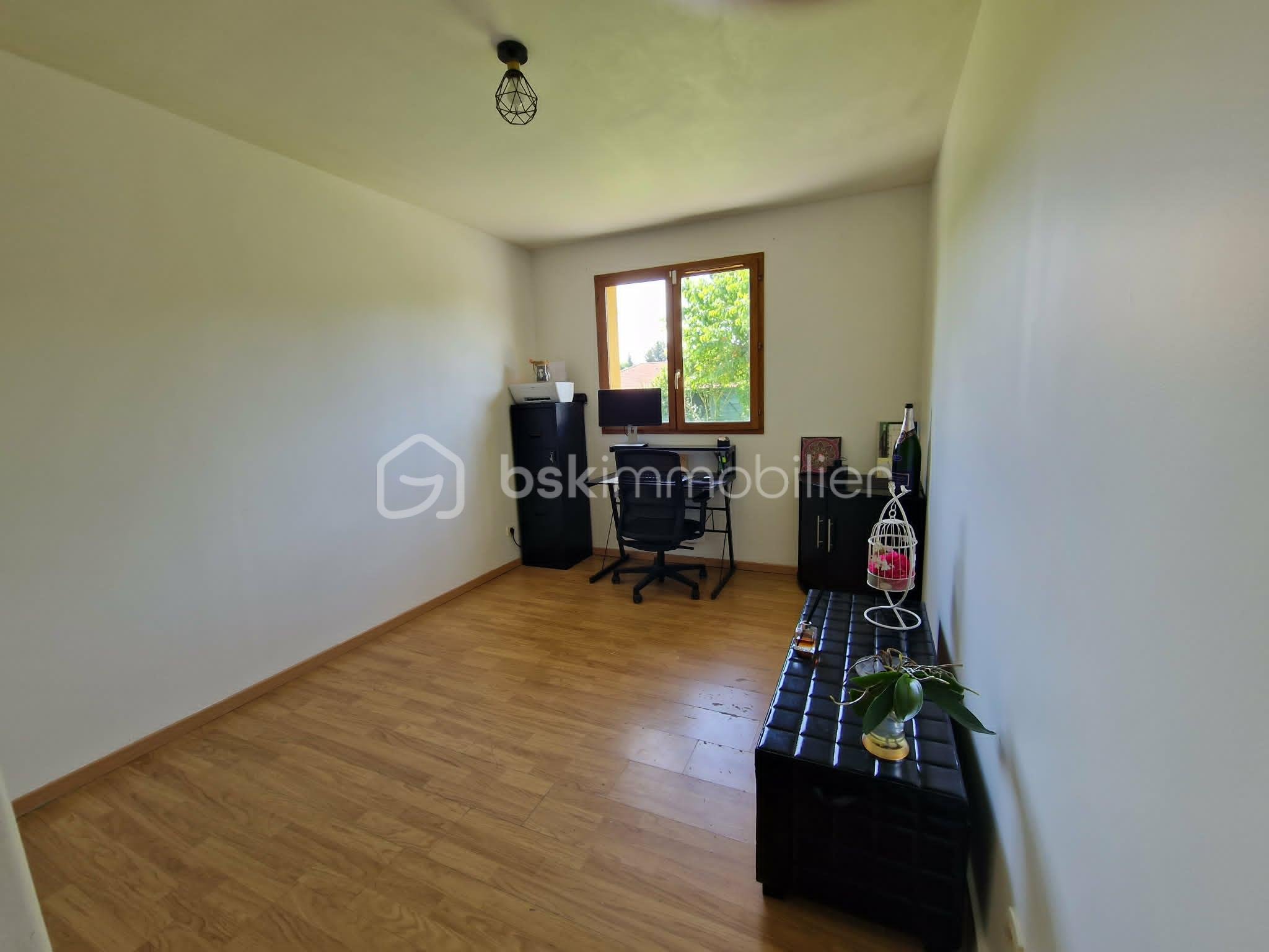 eb7148f1-4119-4eb5-9ea8-d2150bcd1b81.jpg