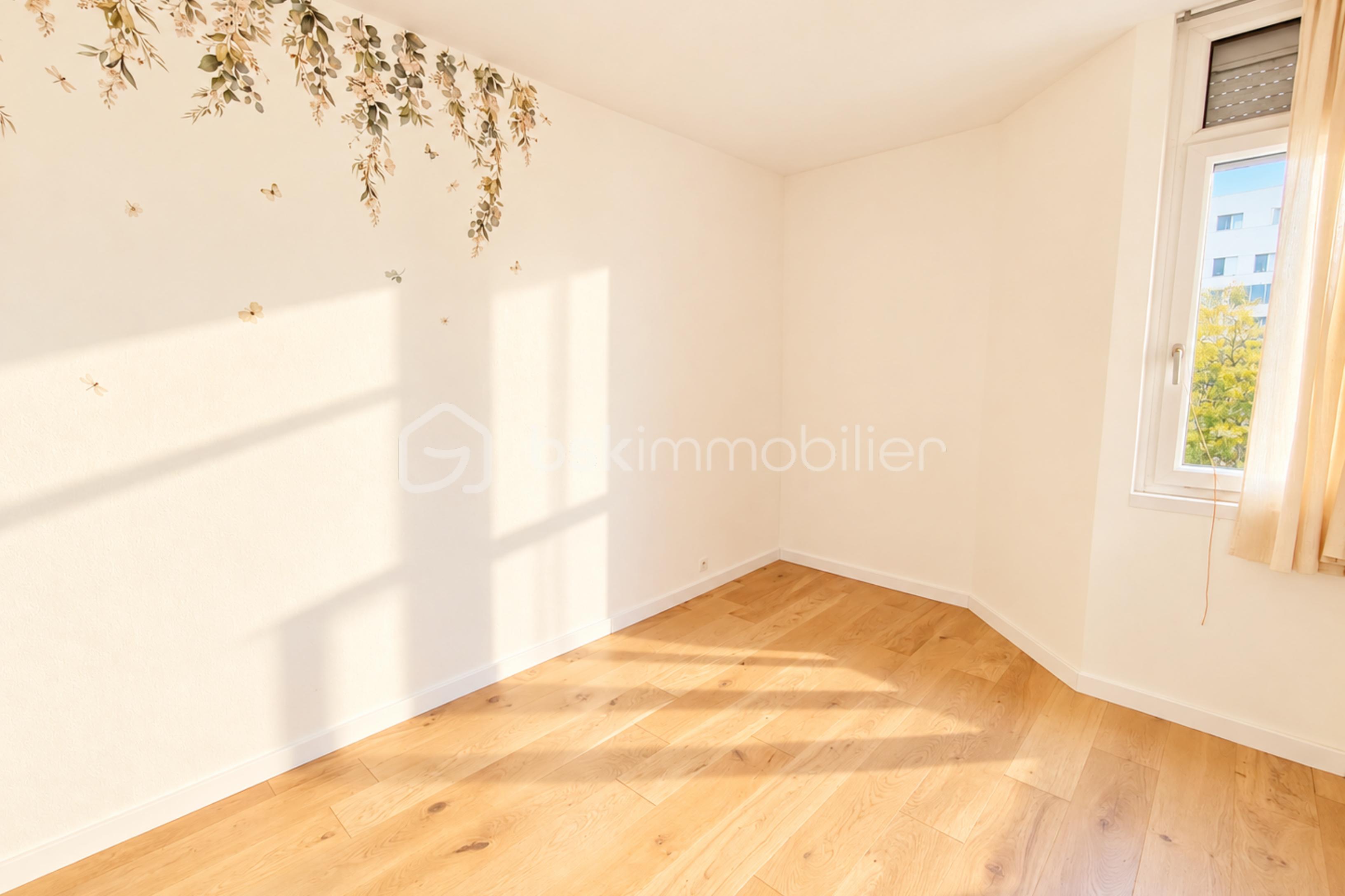 resize_Chambre lumineuse aux feuillages délicats.png