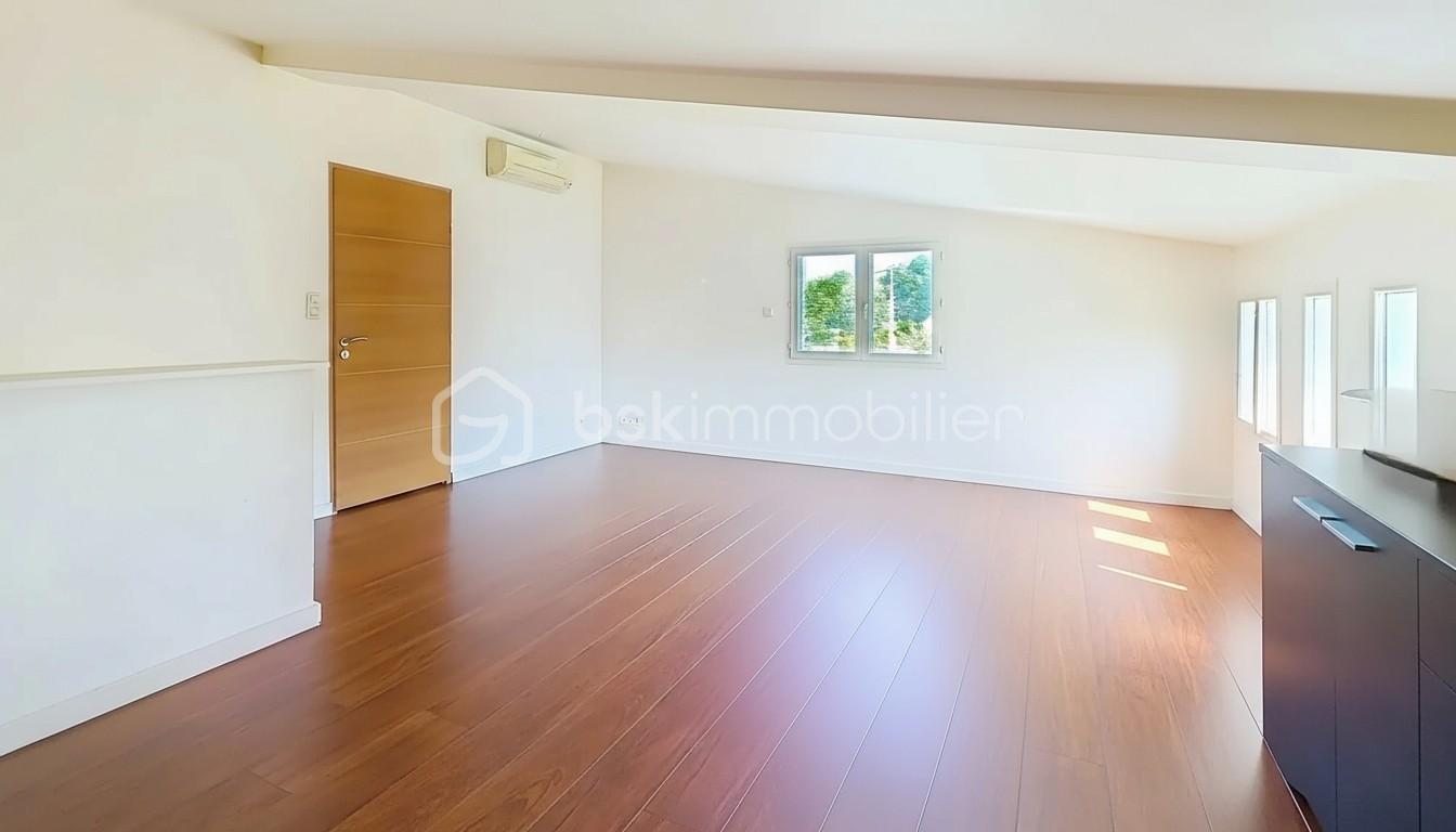 Maison de 205 m² - ETAGE PIECE SALLE DE JEU.jpeg