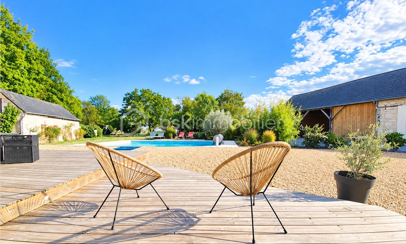 terrasse dehors 2 chaises.png