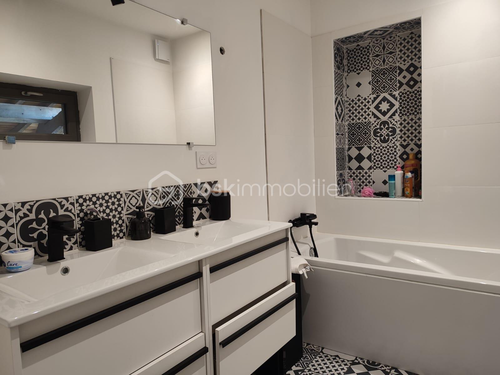 Corps de ferme de 315 m² - IMG-20250305-WA0004.jpg