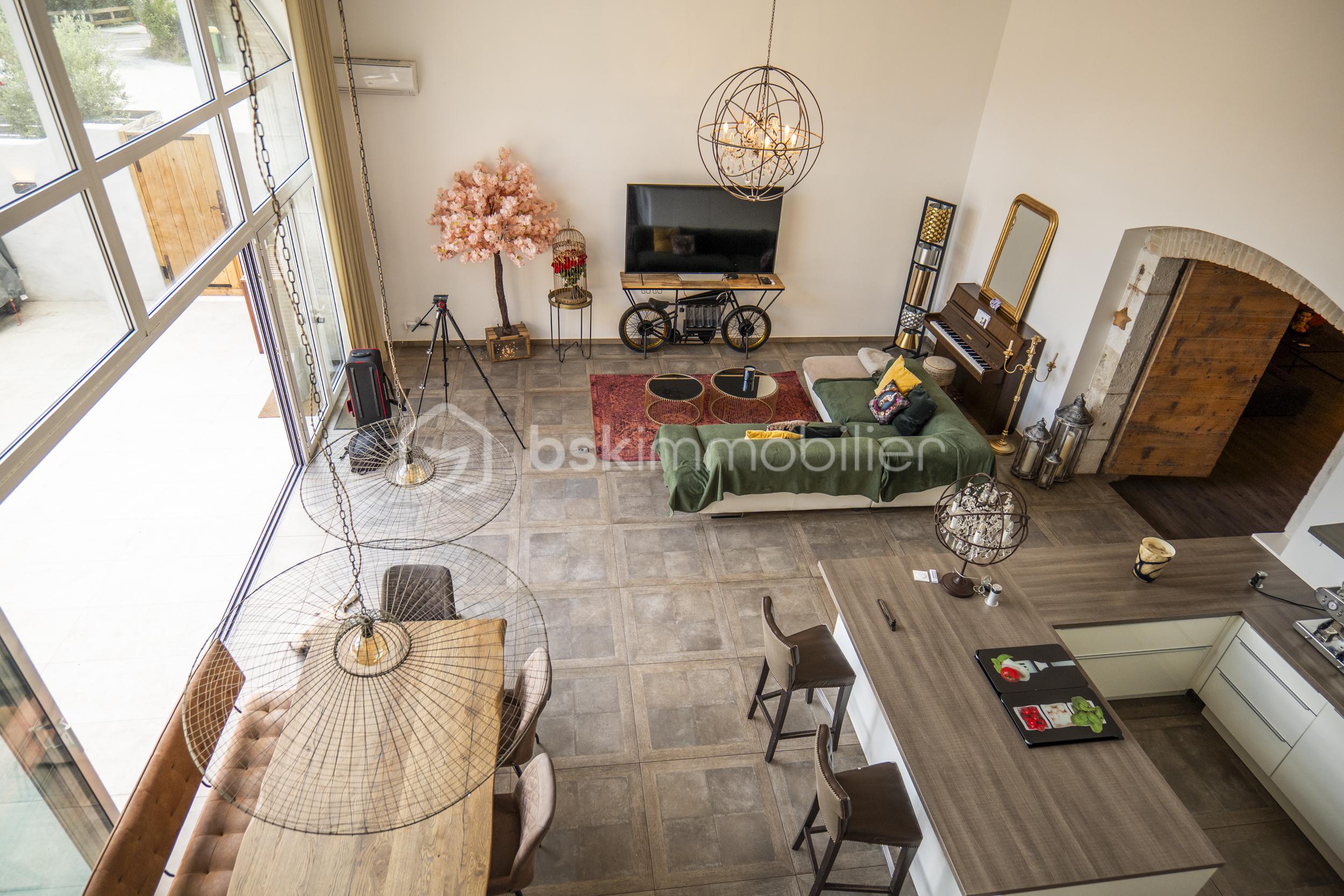 Corps de ferme de 270 m² - pièce de vie vue du haut.jpg
