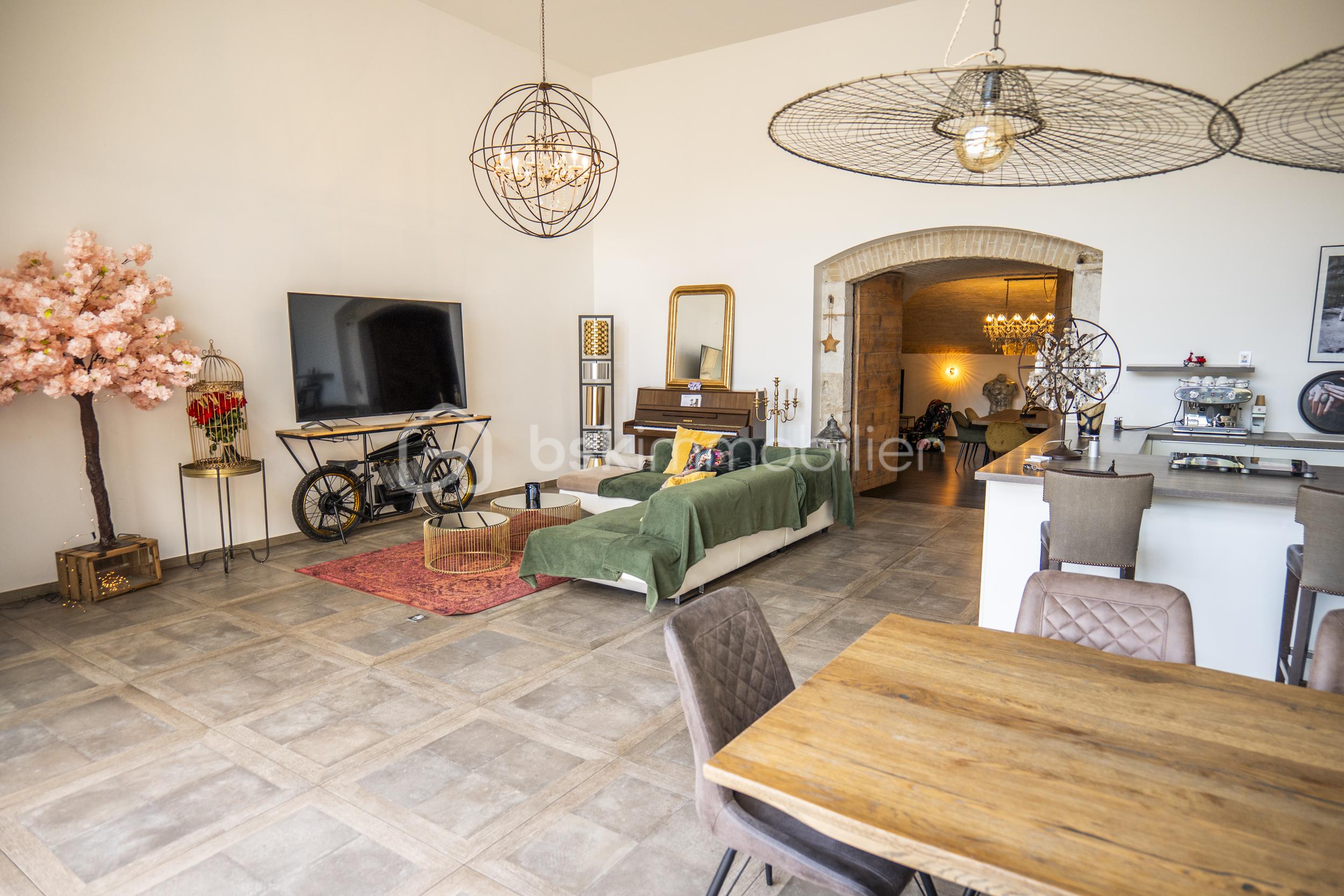 Corps de ferme de 270 m² - pièce de vie 2.jpg