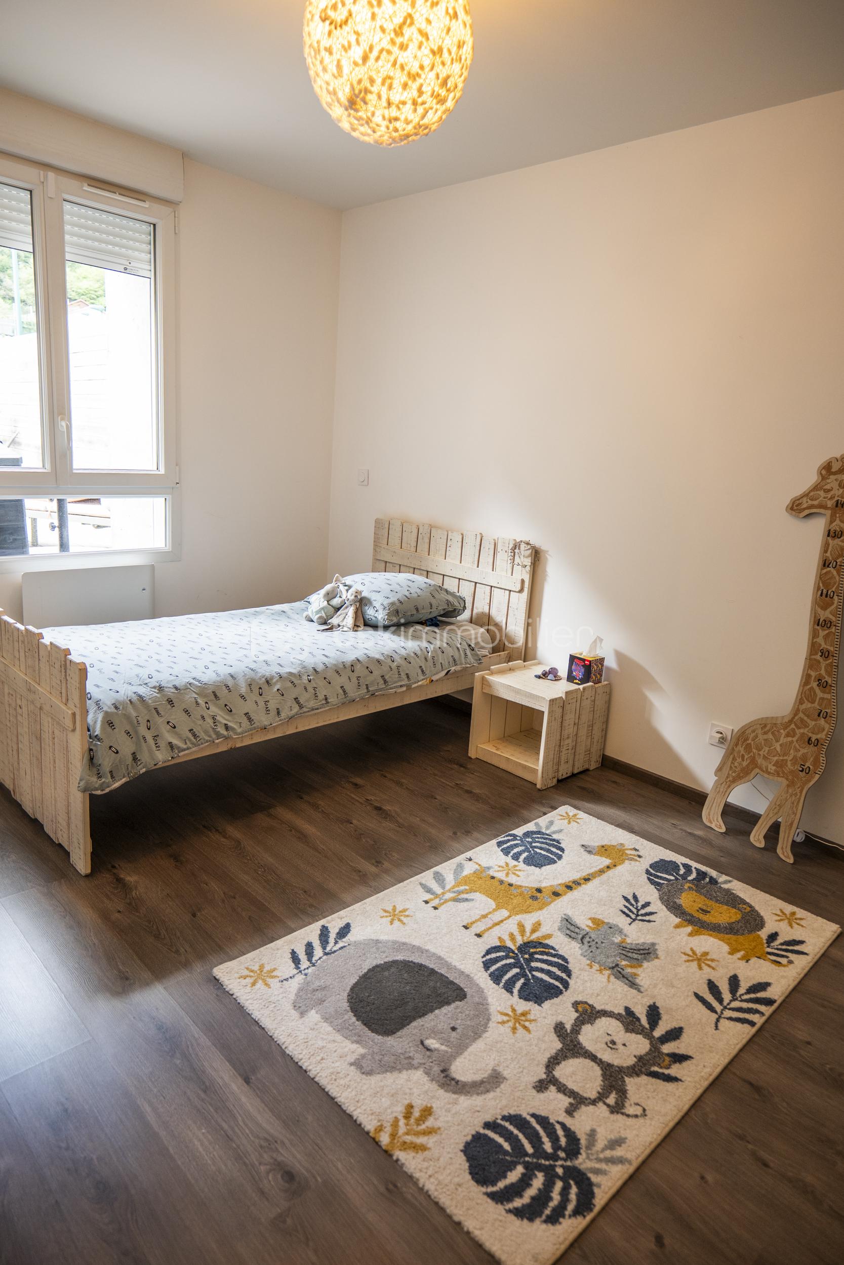Corps de ferme de 270 m² - chambre enfant.jpg