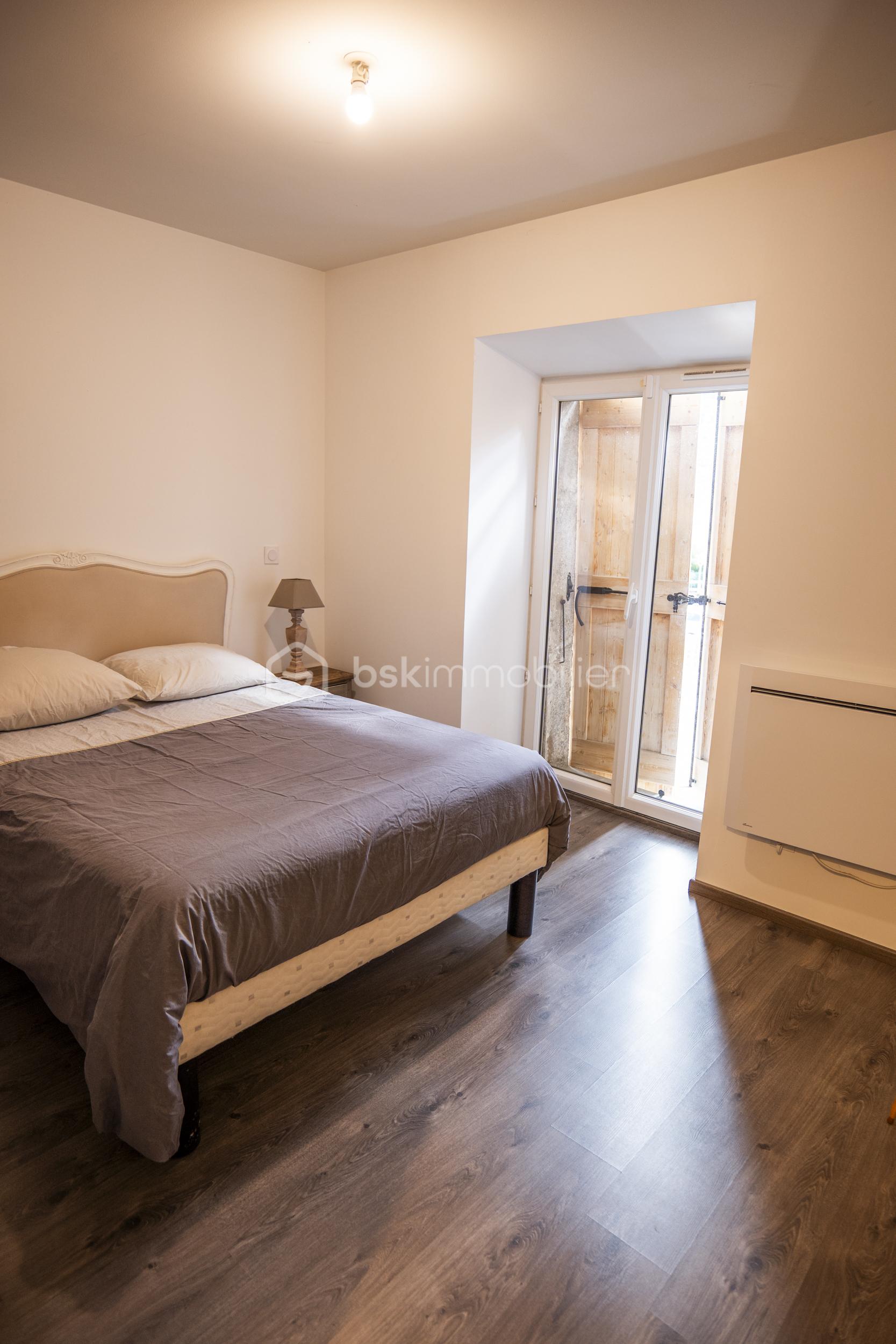 Corps de ferme de 270 m² - chambre.jpg