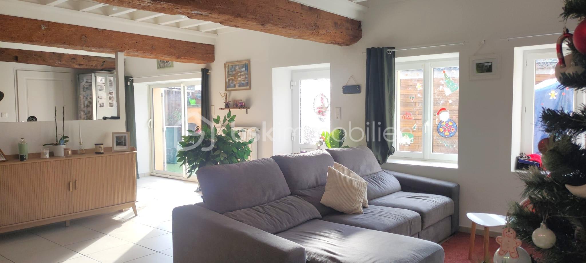 Maison de village de 120 m² - salon jour.jpg