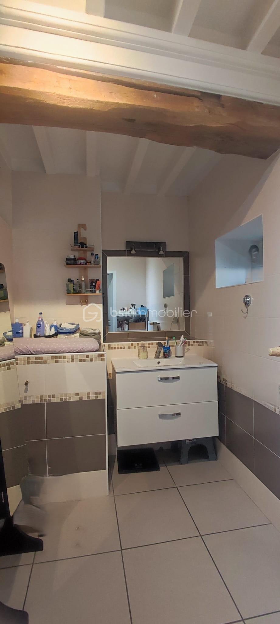 Maison de village de 120 m² - salle d eau bas.jpg