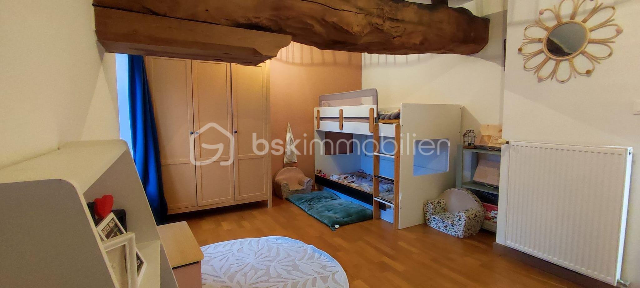 Maison de village de 120 m² - chambre 1 ok red.jpg