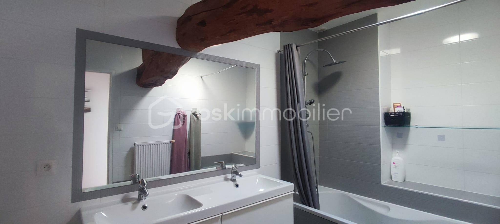 Maison de village de 120 m² - salle de bain.jpg