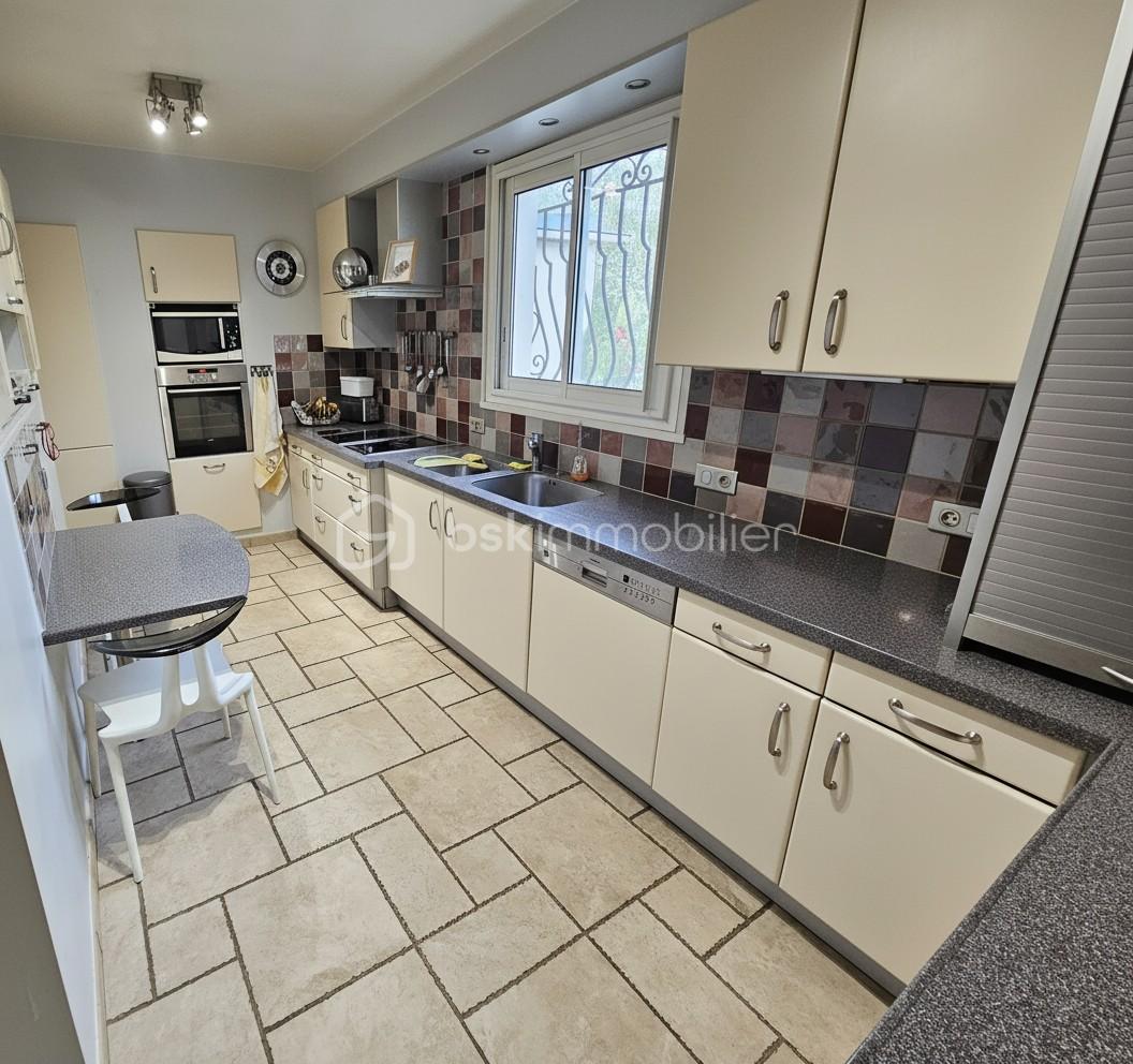 Exploitation agricole de 350 m² - generated_cuisine.jpg