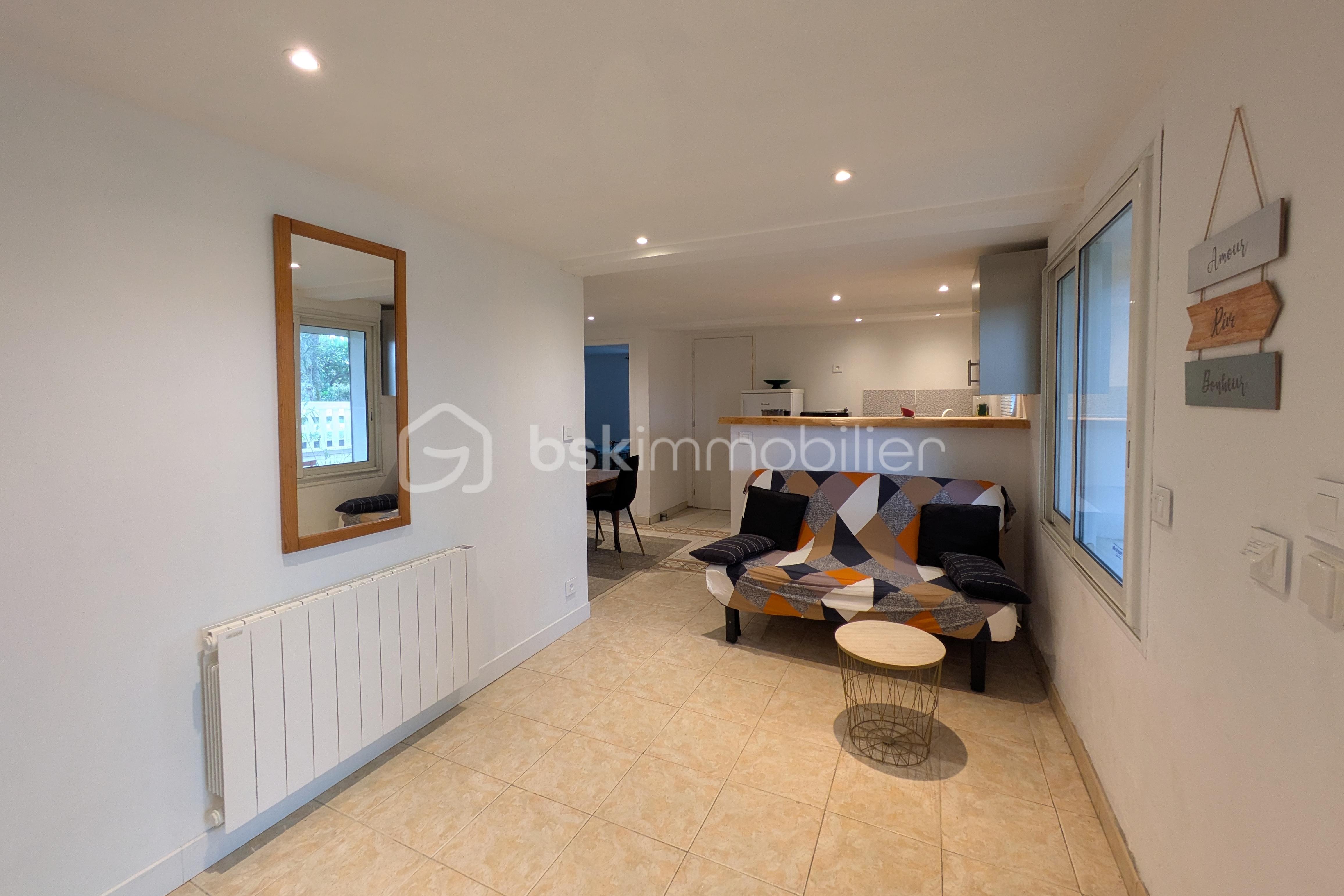 Maison traditionnelle de 212 m² - 10 - Salon T2.jpg