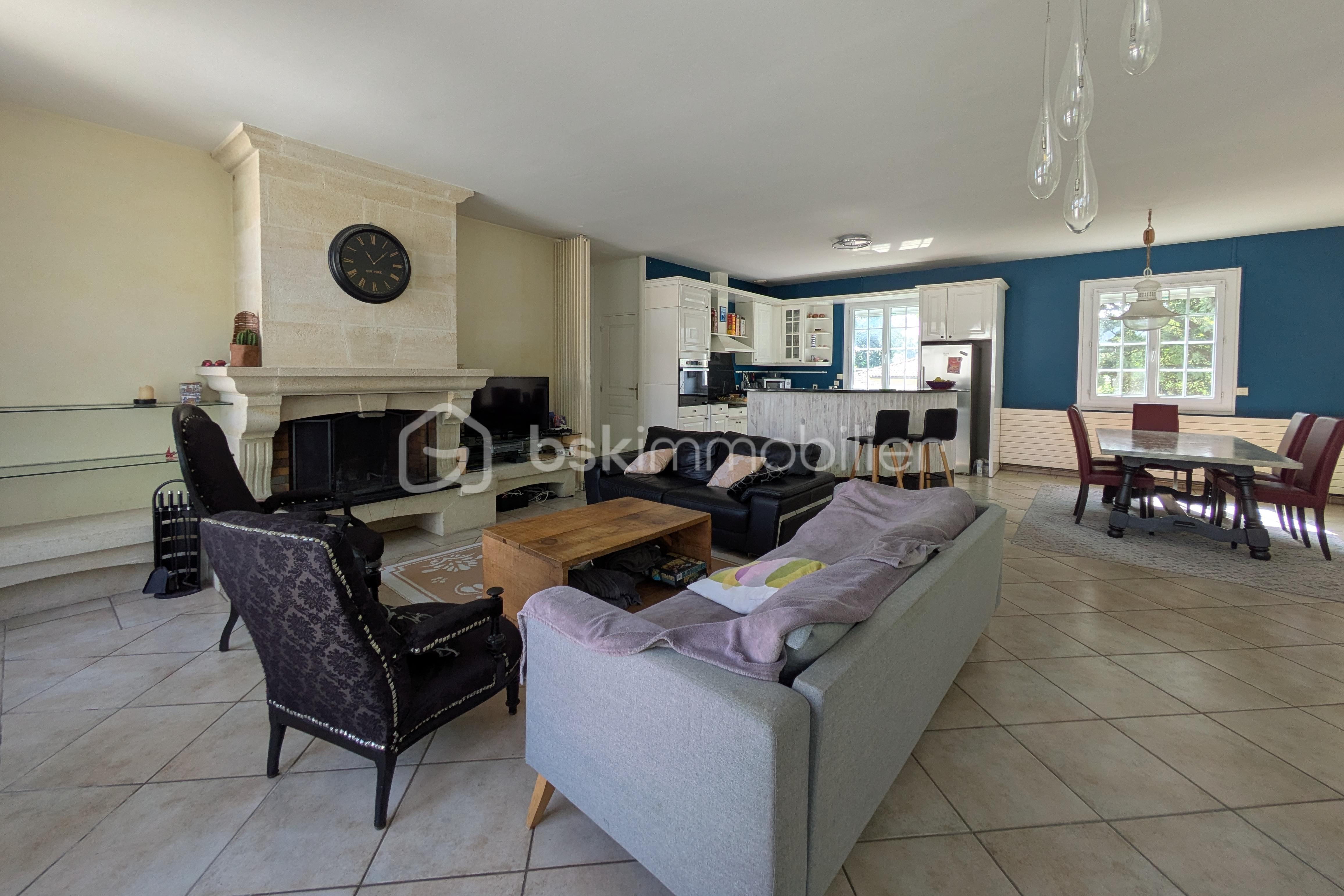 Maison traditionnelle de 212 m² - 2 - Salon.jpg