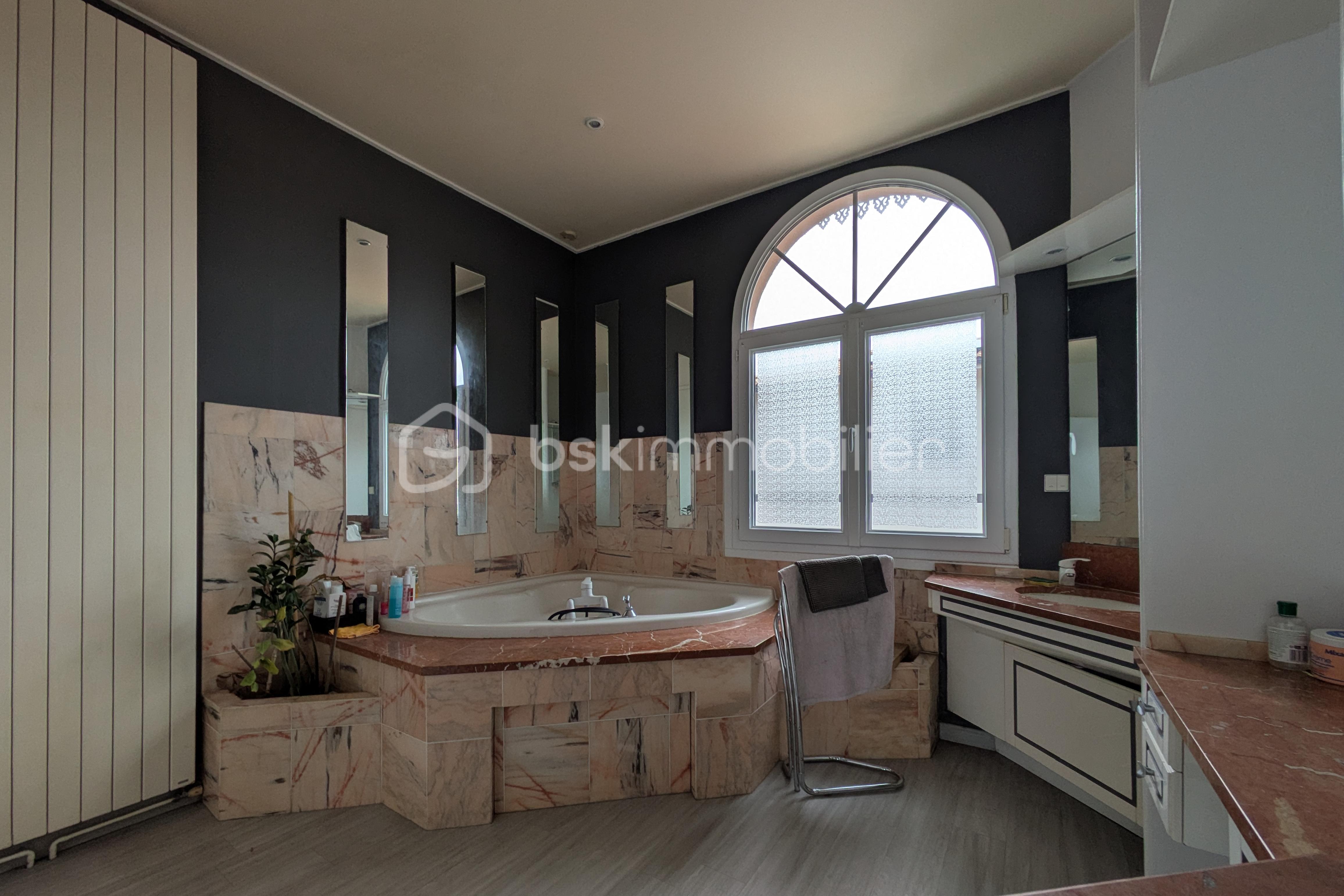 Maison traditionnelle de 212 m² - 7 - Salle de bain.jpg