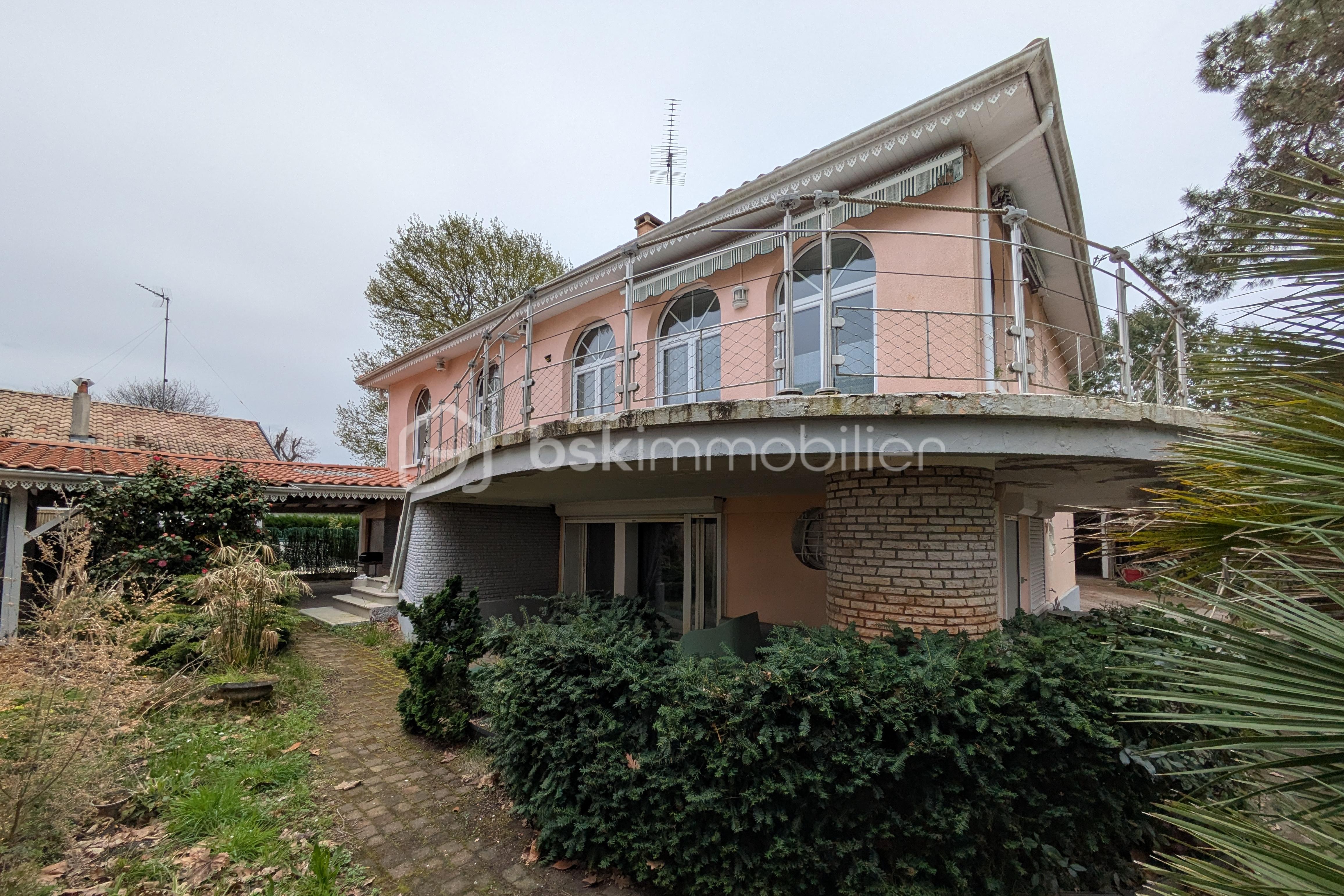 Maison traditionnelle de 212 m² - 1 - Extérieur 1.jpg
