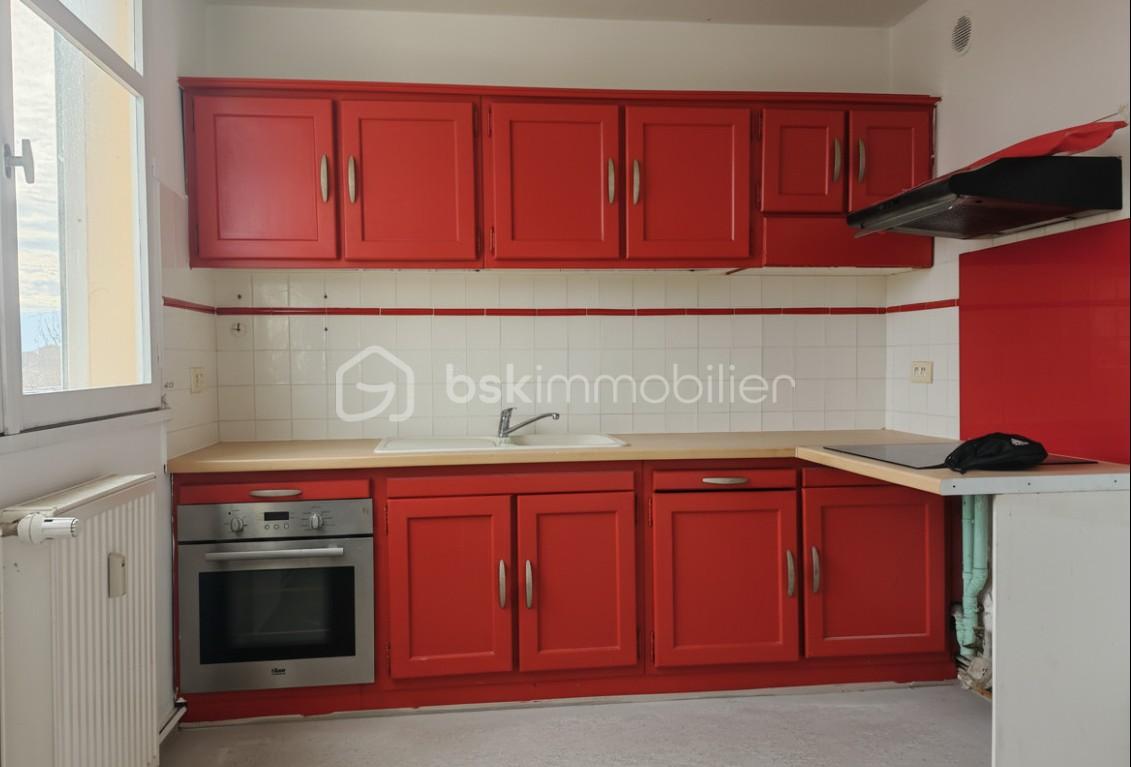 Appartement de 90 m² - Cuisine retouchée et recadrée sans torchon.jpg