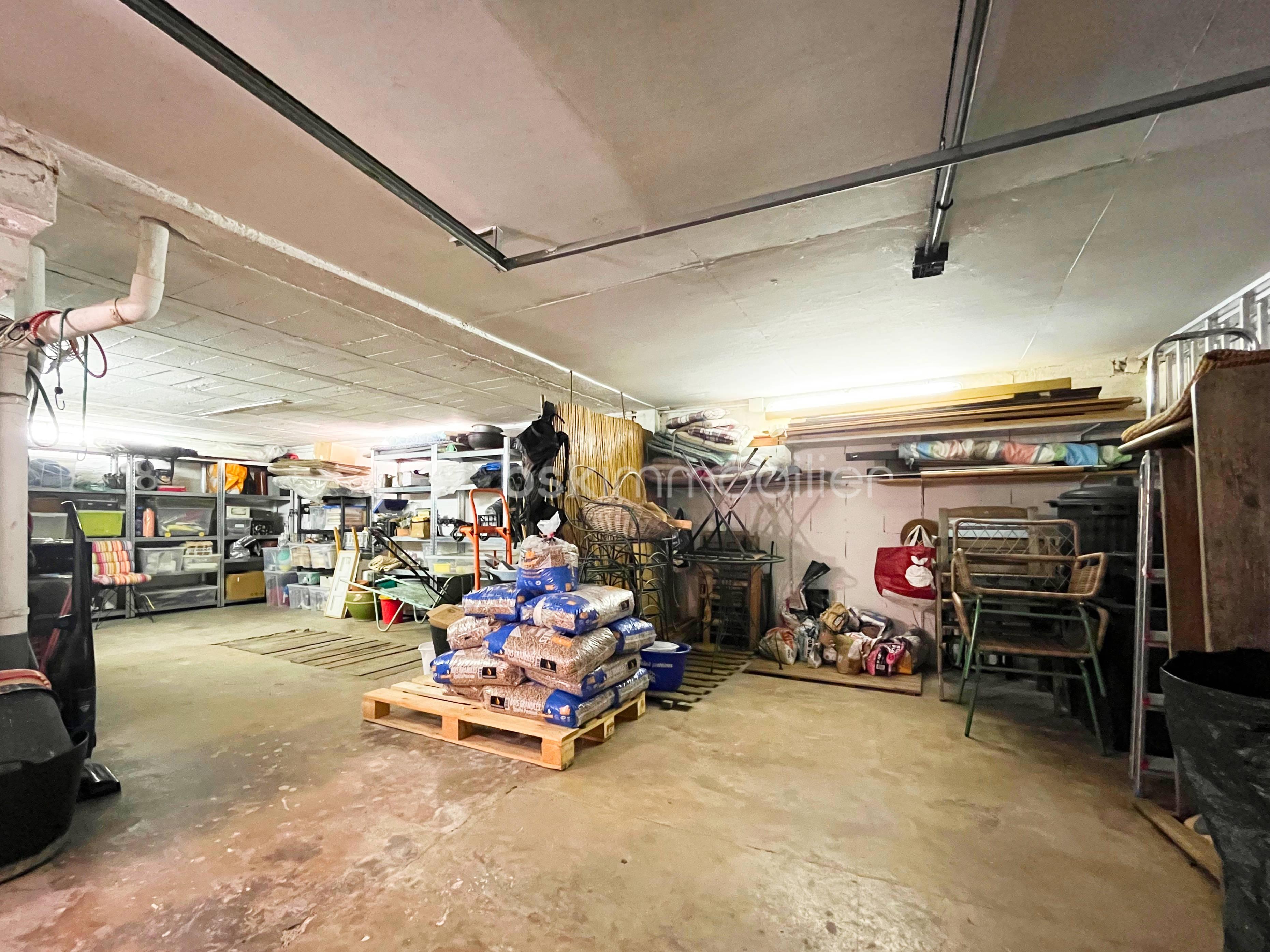 Maison de 210 m² - Garage.jpg