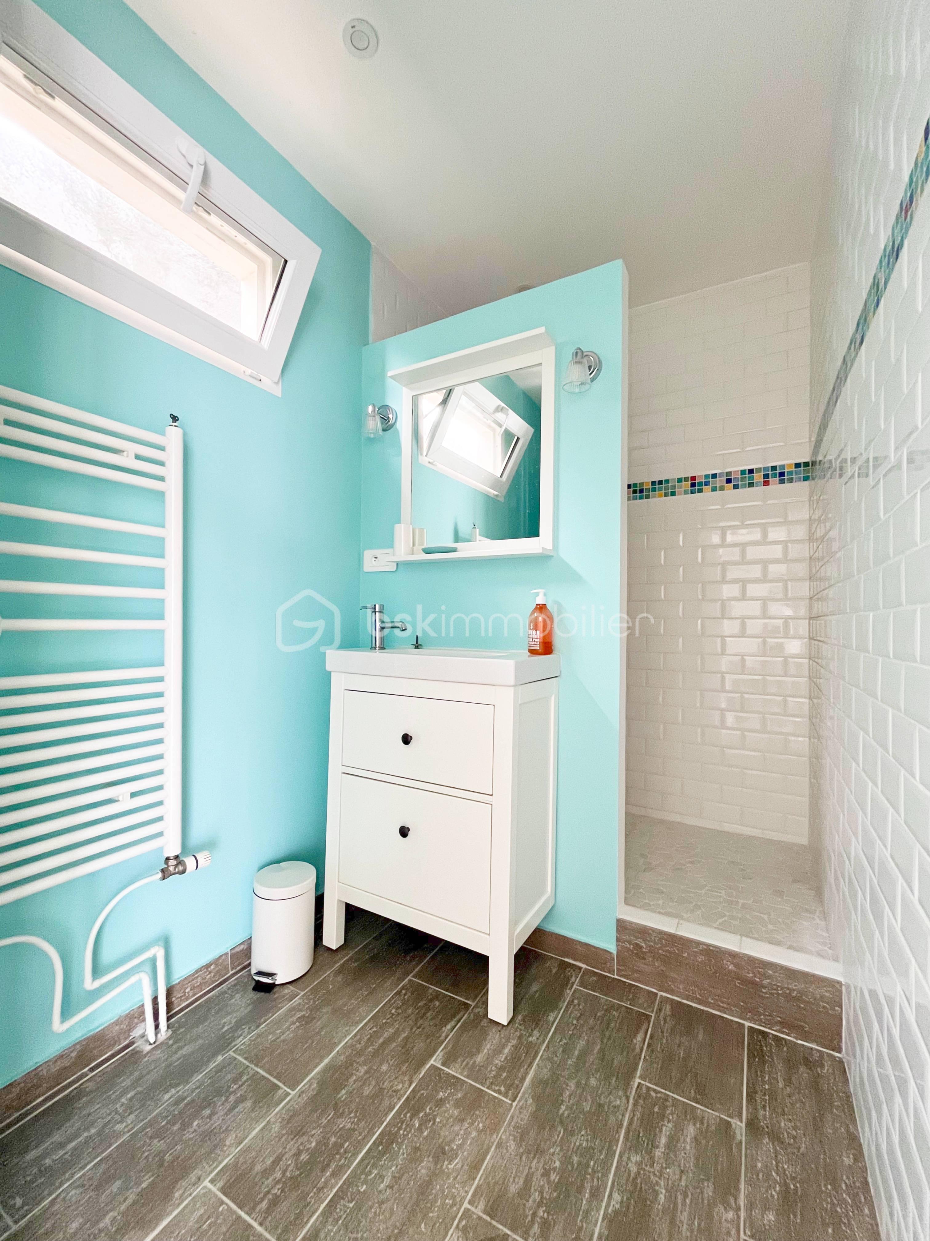 Maison de 210 m² - SDB dépendance.jpg