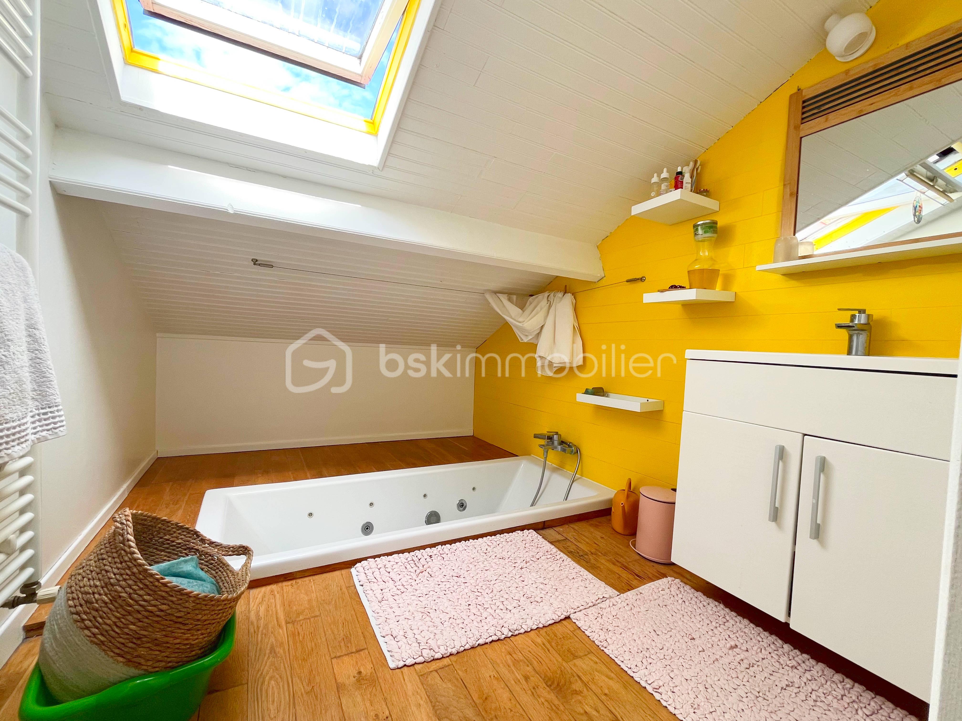 Maison de 210 m² - SDB étage.jpg