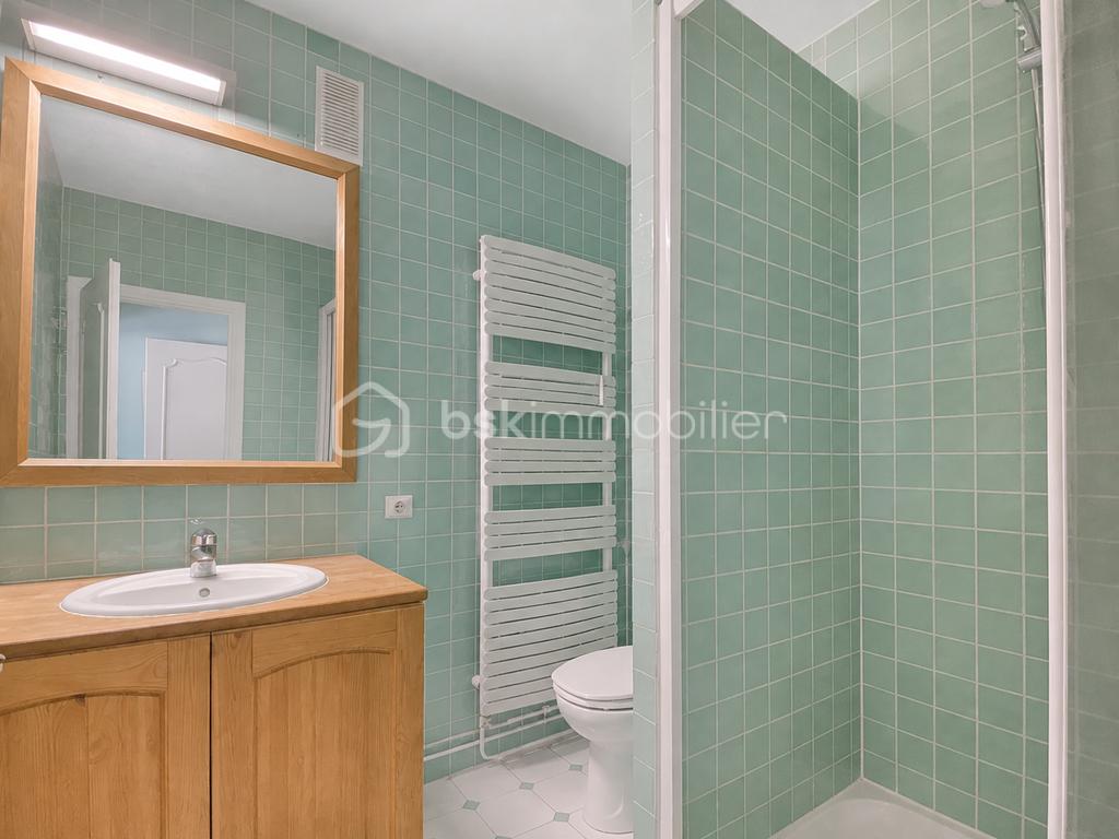Salle de douche vide.png