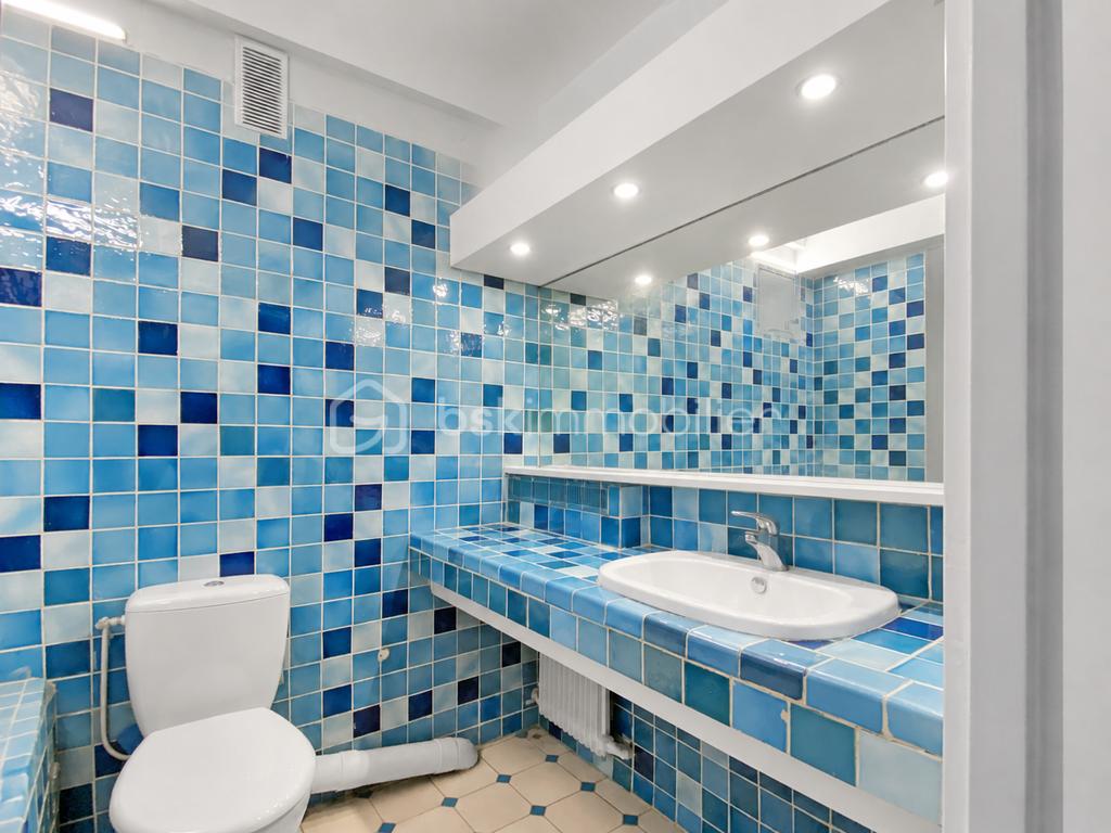 Salle de bains vide .png