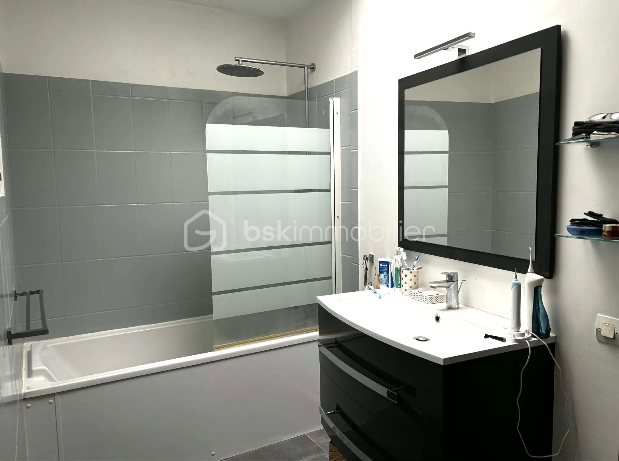 Maison de ville de 103 m² - SDB.jpg