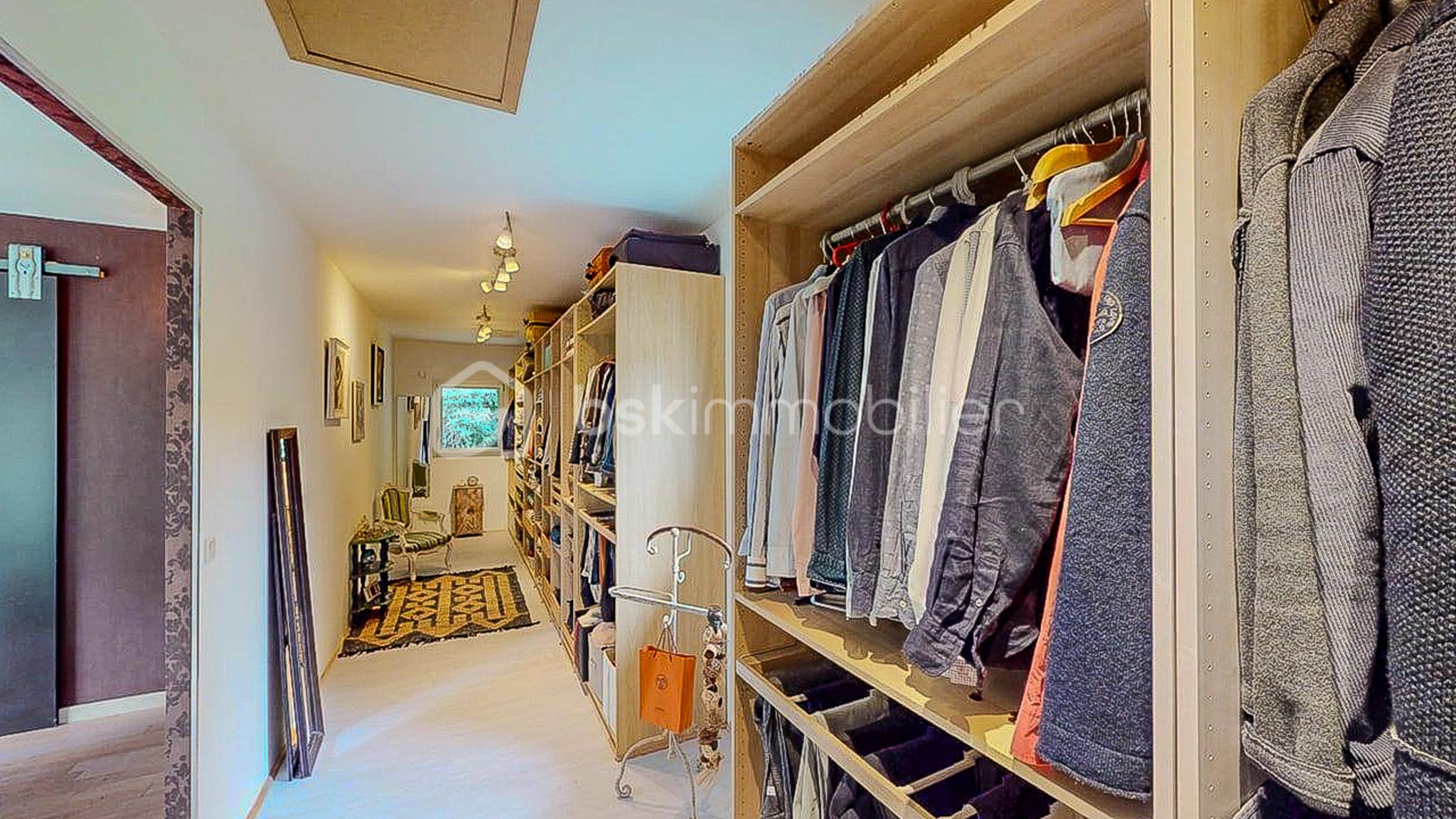 Maison de 450 m² - Propriete-haut-de-gamme-de-450m-composee-dune-maison-principale-de-plain-pied-2-dependances-piscine-sur-2-niveaux-05102025_164213.jpg