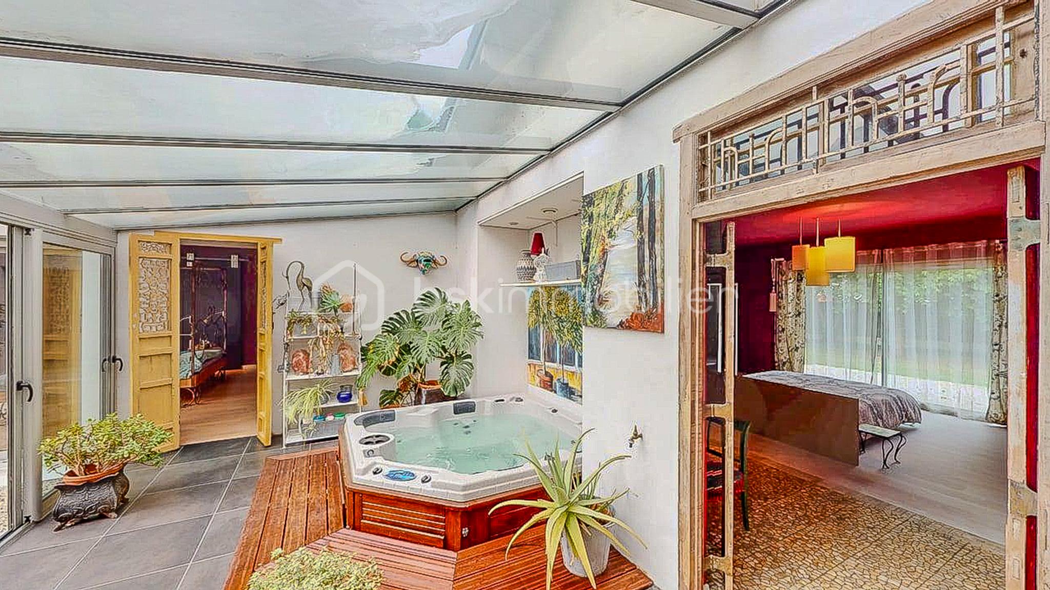 Maison de 450 m² - Propriete-haut-de-gamme-de-450m-composee-dune-maison-principale-de-plain-pied-2-dependances-piscine-sur-2-niveaux-05102025_164003.jpg