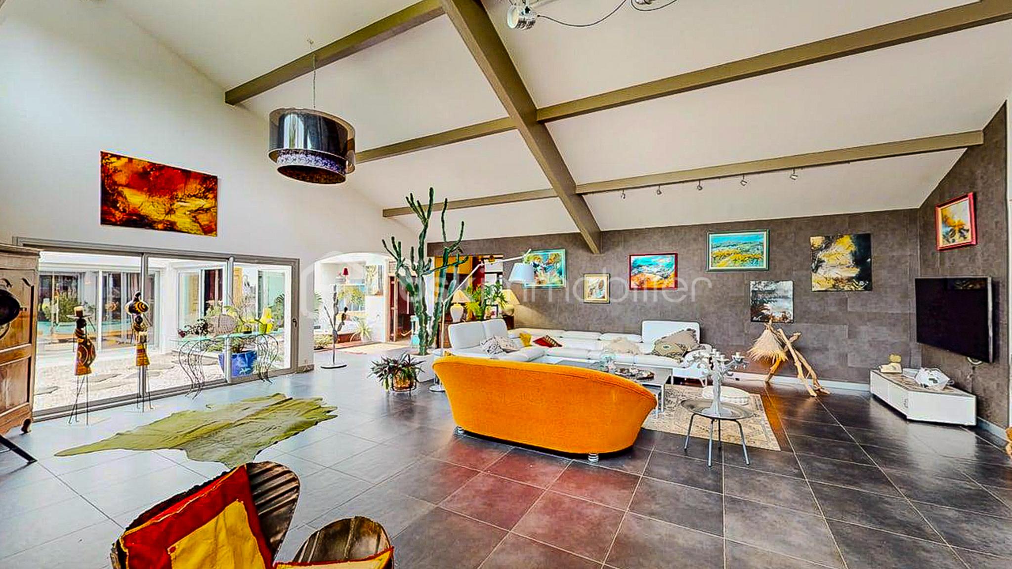 Maison de 450 m² - Propriete-haut-de-gamme-de-450m-composee-dune-maison-principale-de-plain-pied-2-dependances-piscine-sur-2-niveaux-05102025_164734.jpg
