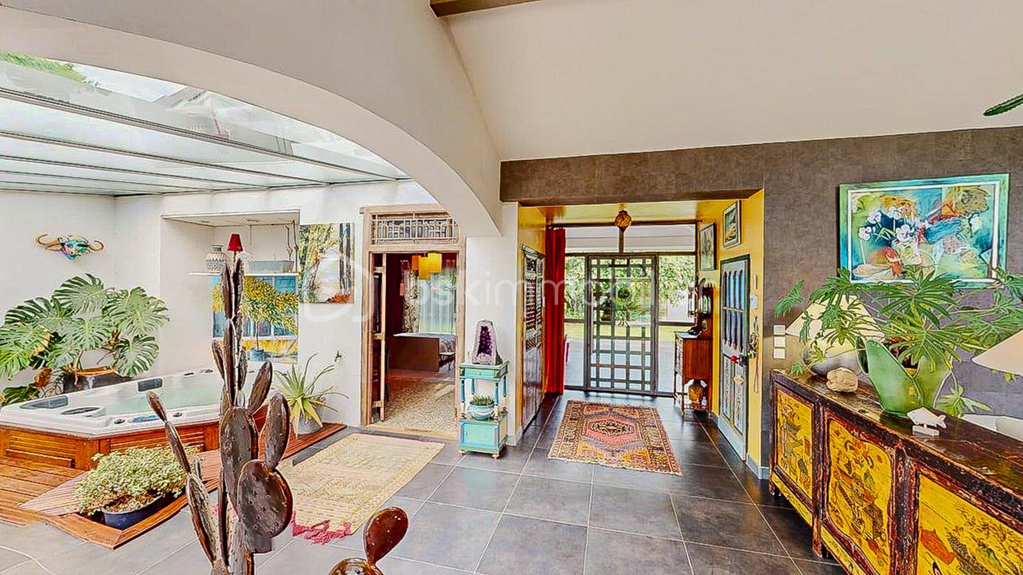 Maison de 450 m² - Propriete-haut-de-gamme-de-450m-composee-dune-maison-principale-de-plain-pied-2-dependances-piscine-sur-2-niveaux-05102025_163913.jpg