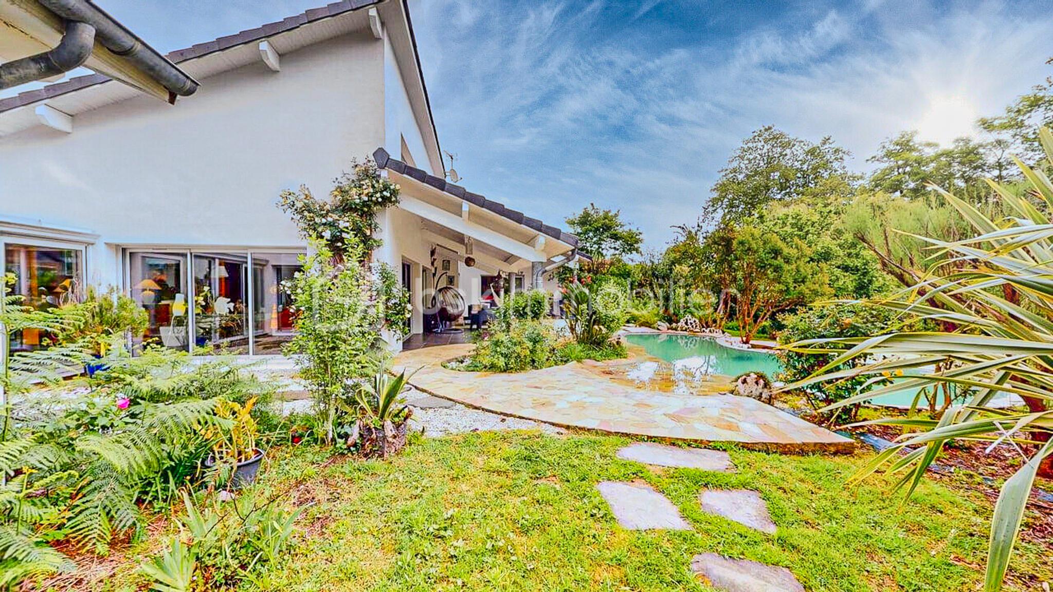 Maison de 450 m² - 6-2.jpg