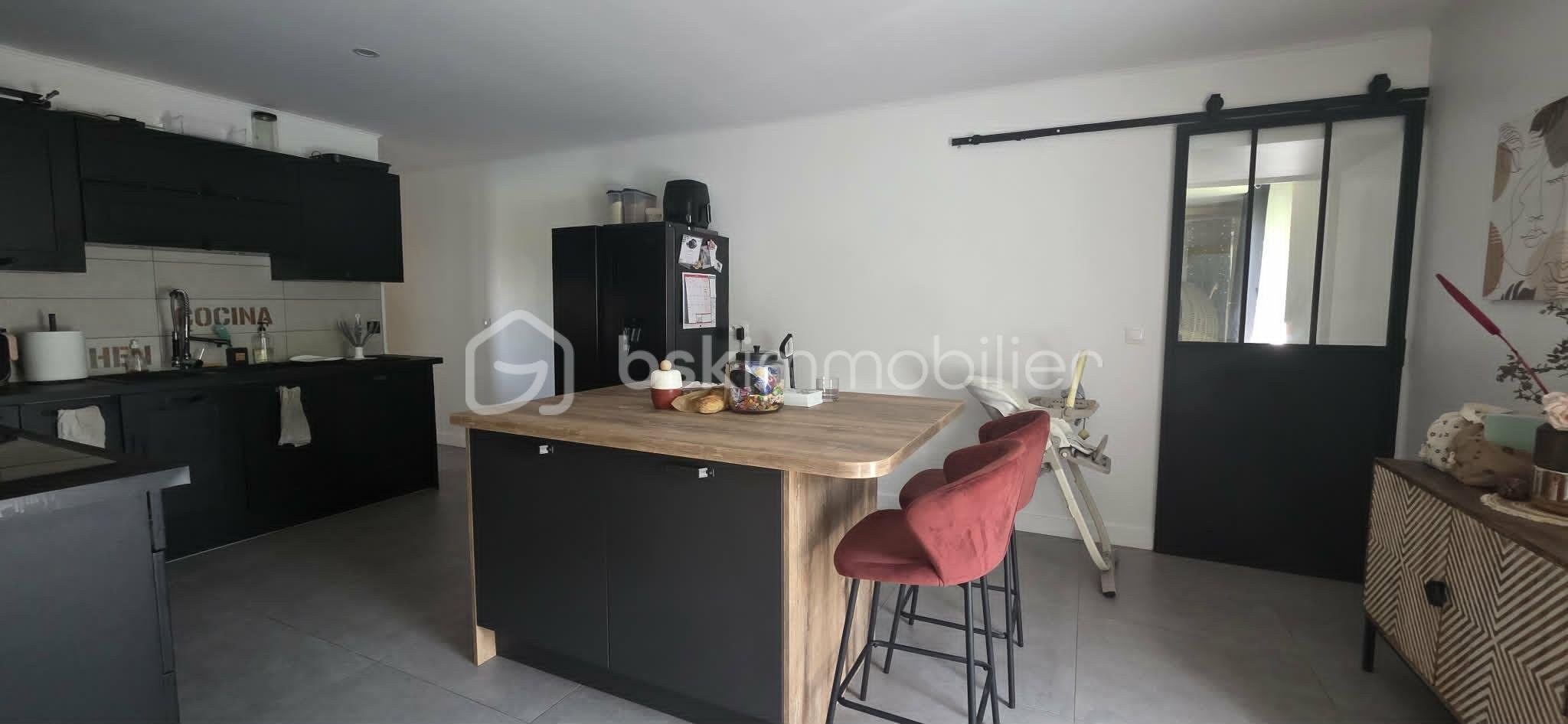 cuisine avec illot centrale.jpg